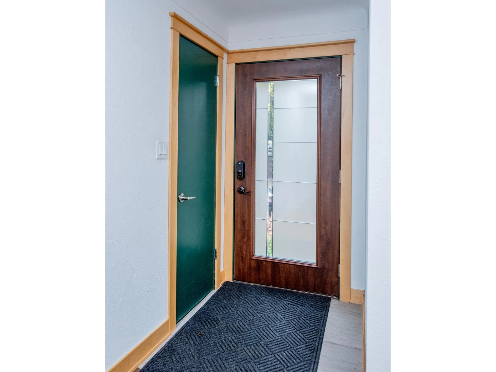 Photo 3 of 2387 Bourne Avenue