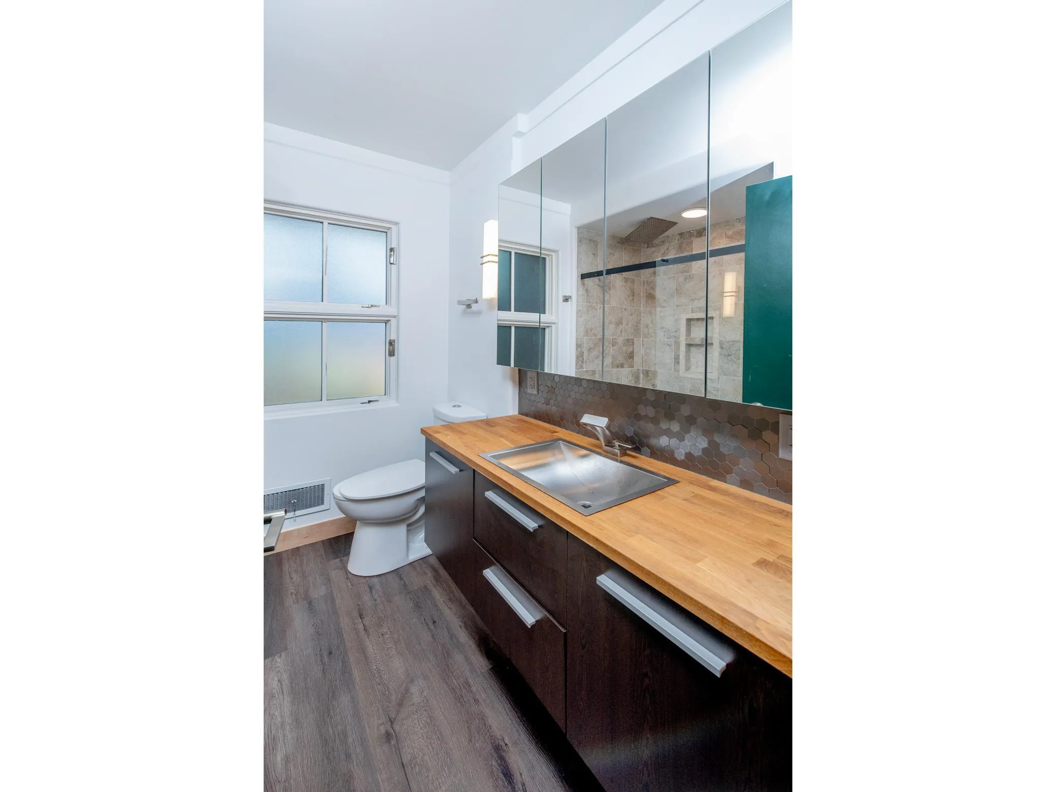 Photo 15 of 2387 Bourne Avenue