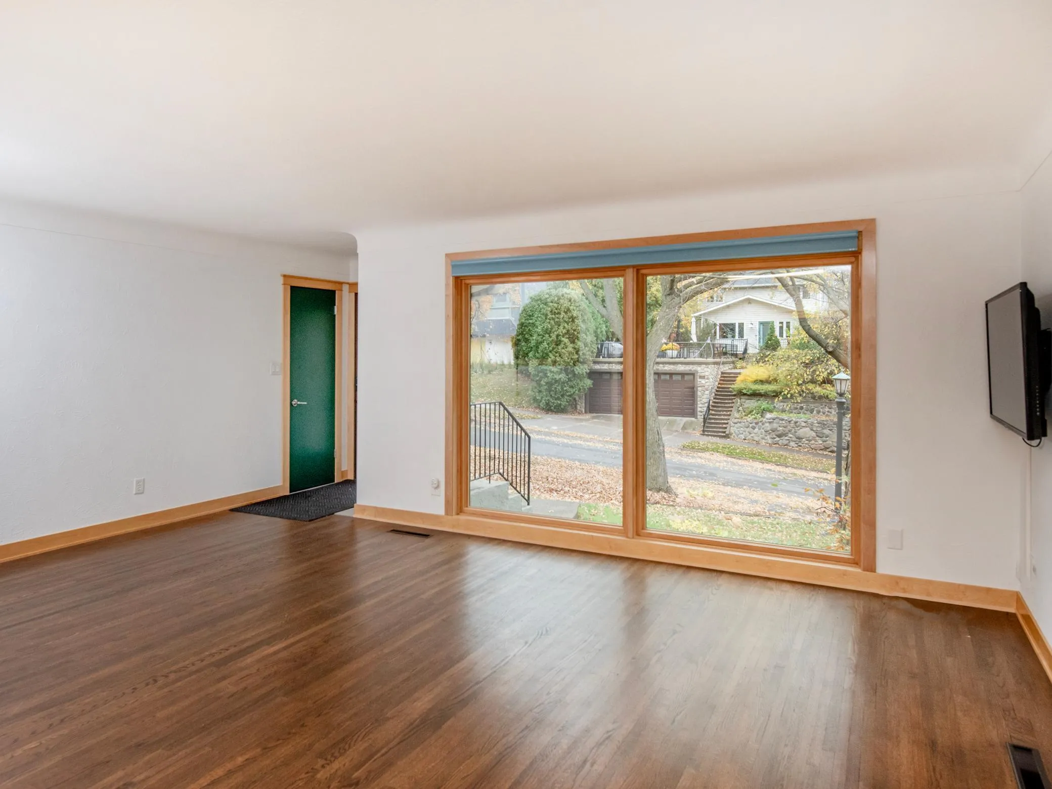 Photo 5 of 2387 Bourne Avenue