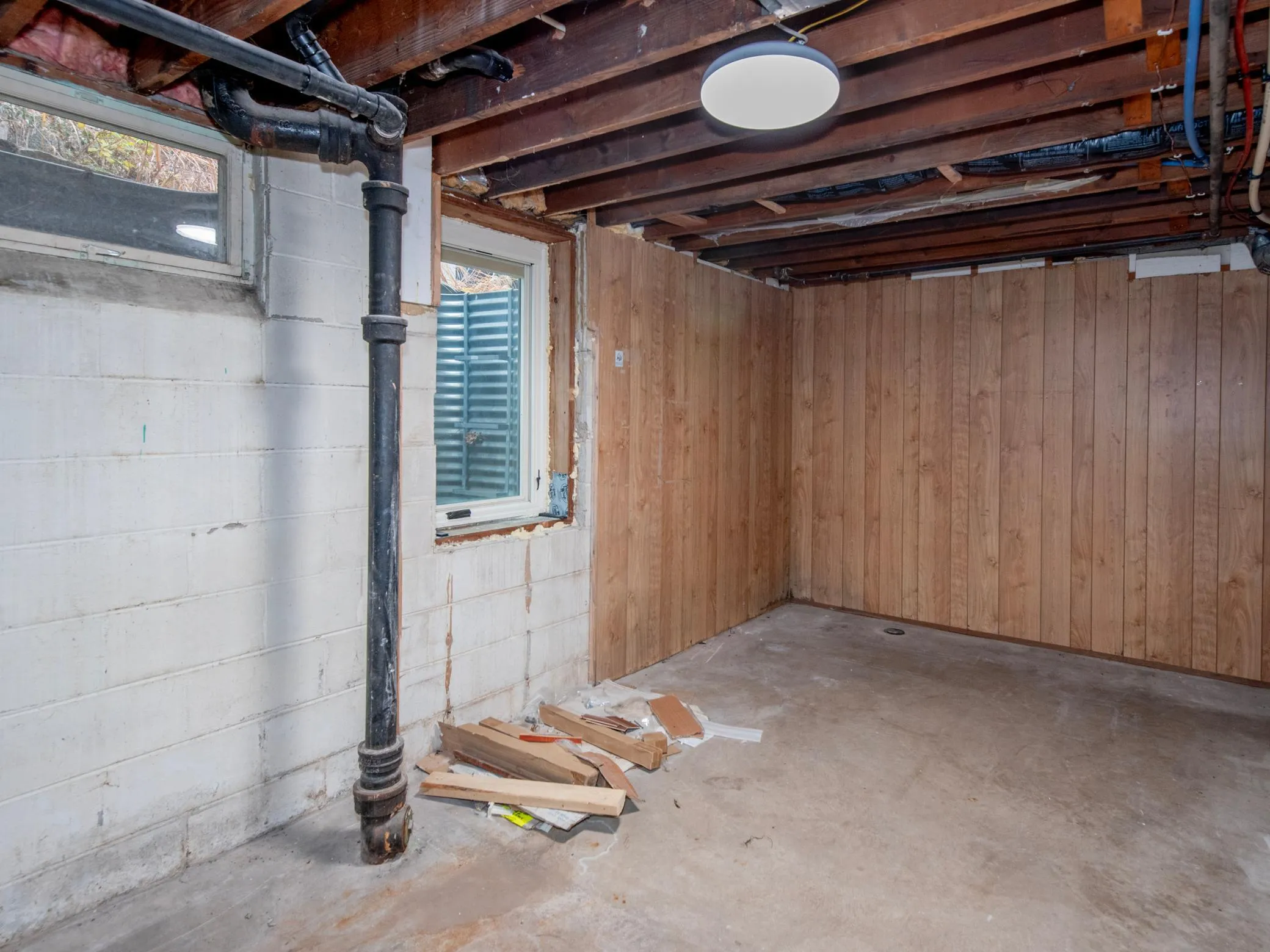 Photo 28 of 2387 Bourne Avenue