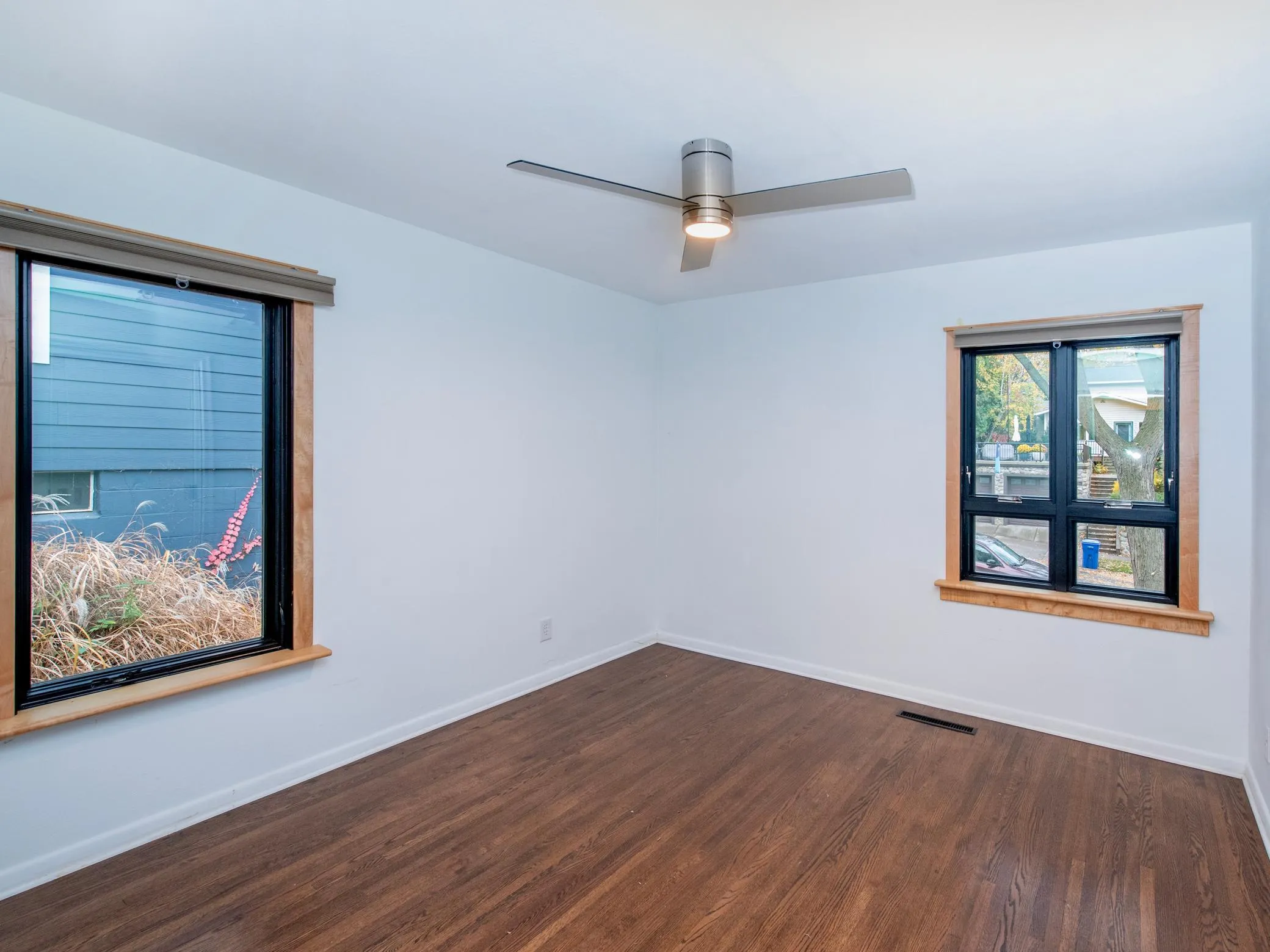 Photo 14 of 2387 Bourne Avenue