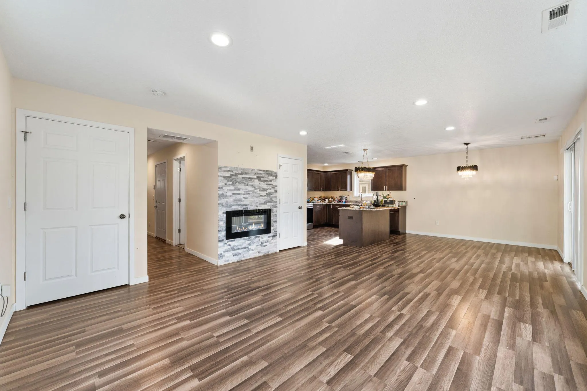 Photo 8 of 636 Hall Avenue