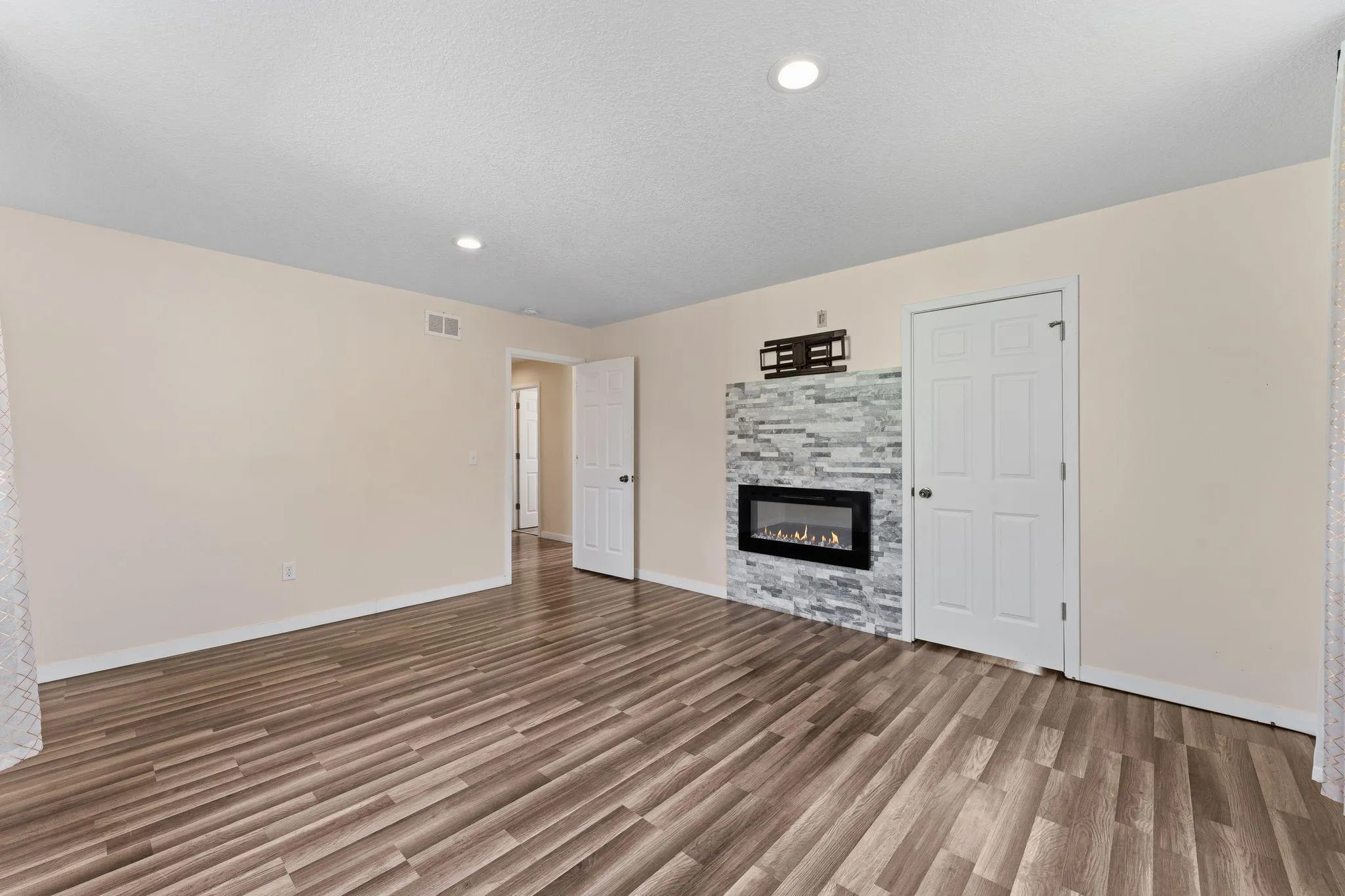 Photo 33 of 636 Hall Avenue