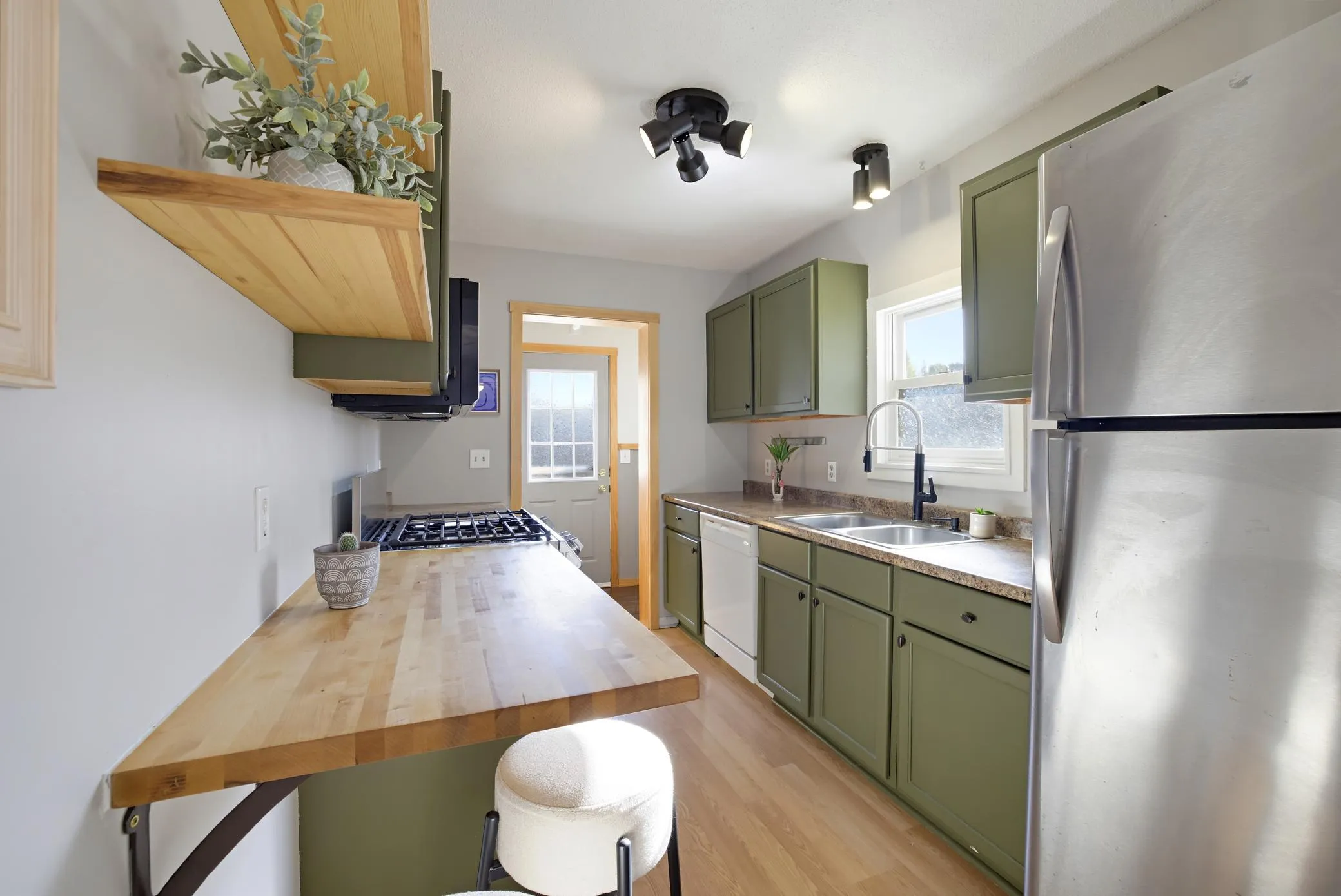 Photo 9 of 4733 36th S Avenue