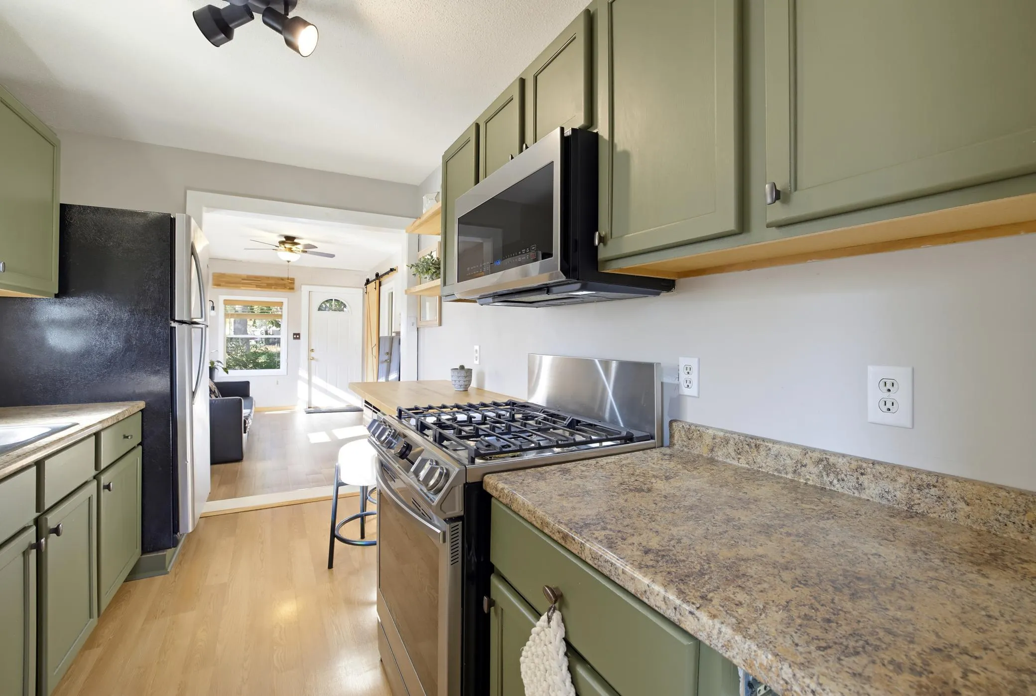 Photo 8 of 4733 36th S Avenue