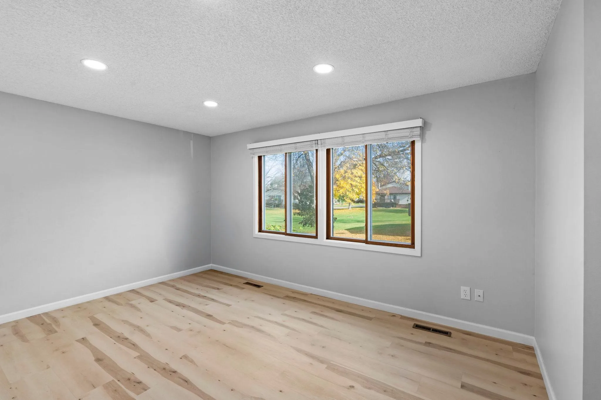 Photo 5 of 8717 N Maplebrook Circle