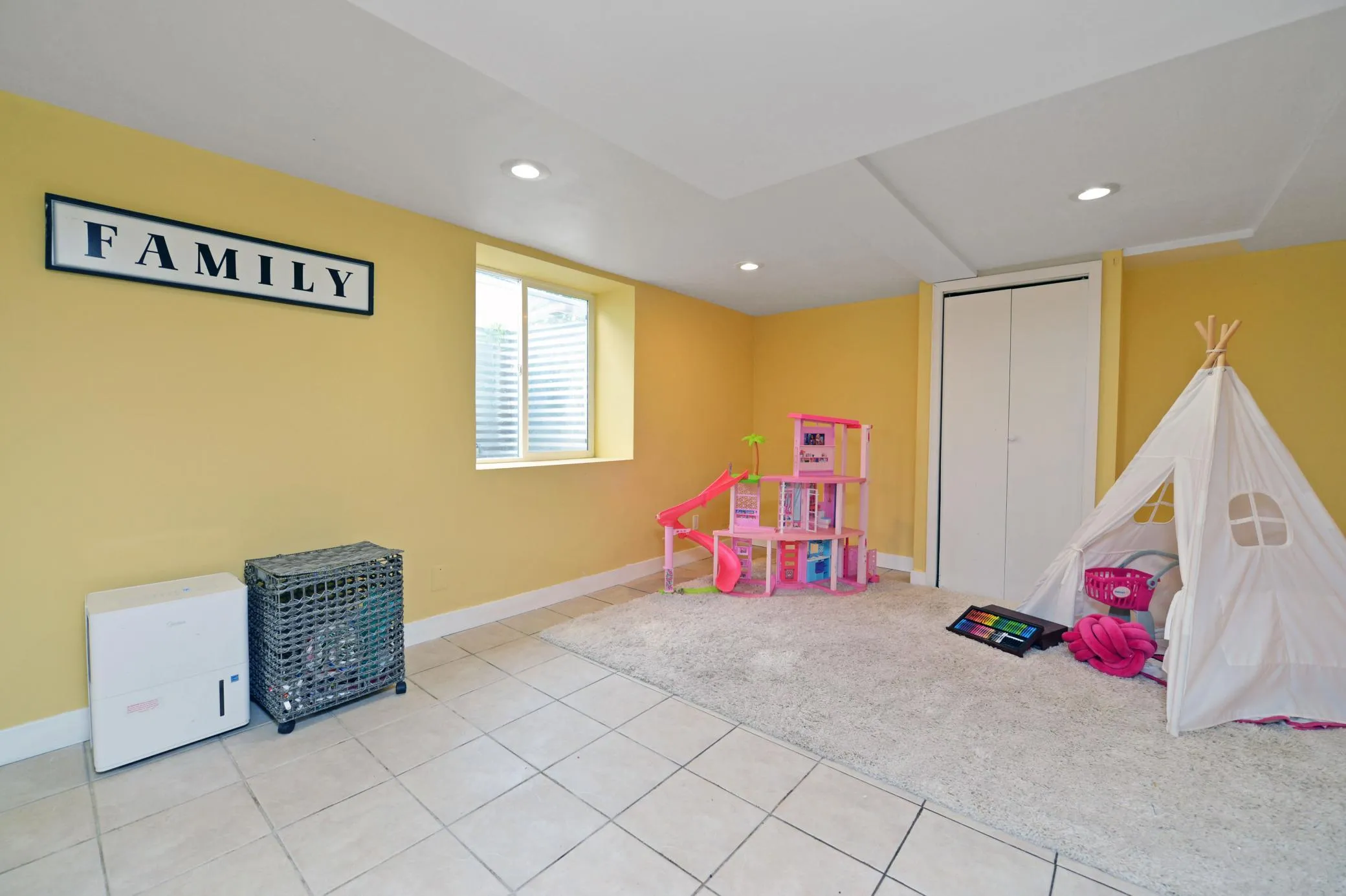 Photo 11 of 694 37th Ne Avenue