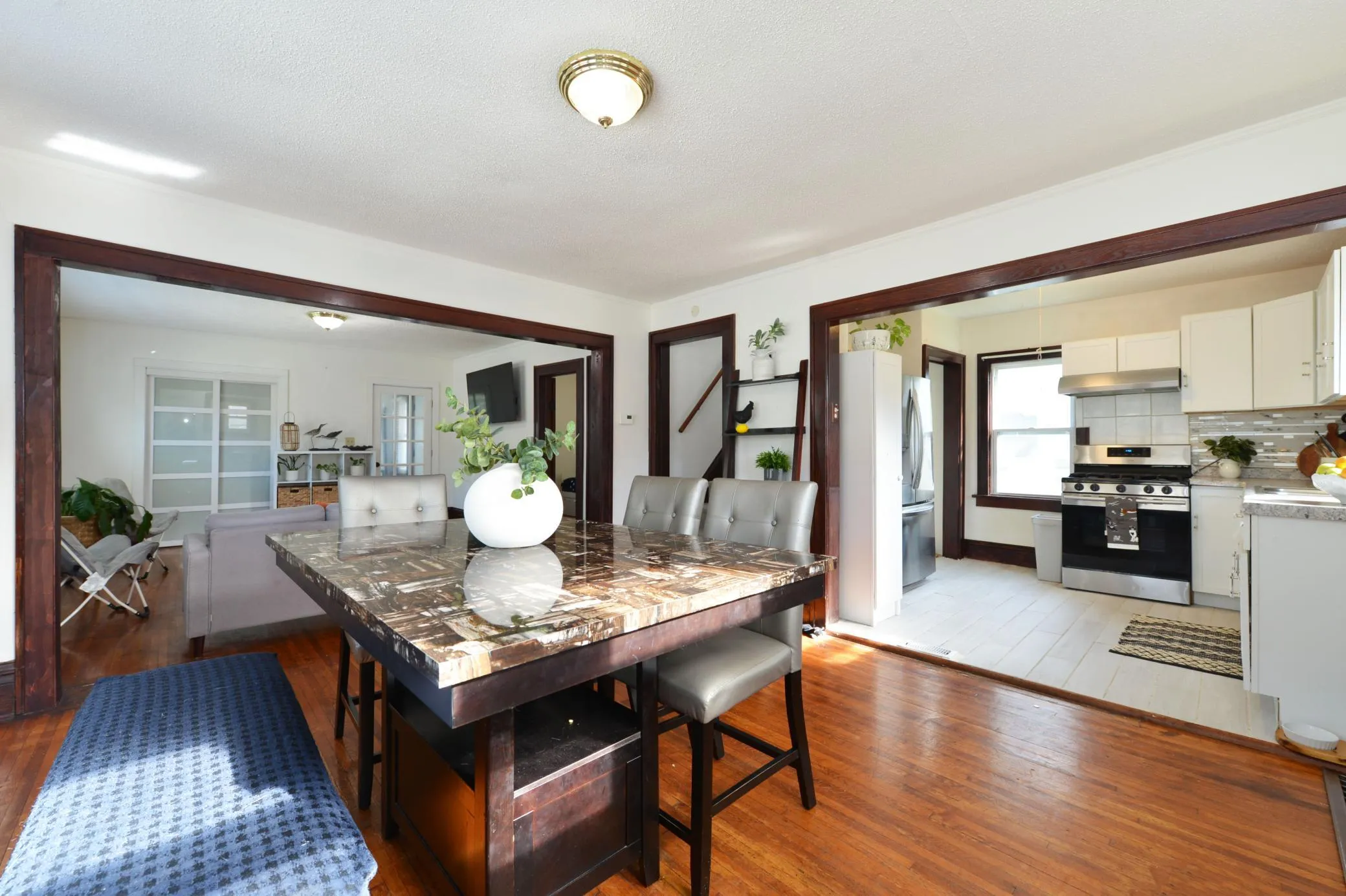 Photo 4 of 694 37th Ne Avenue