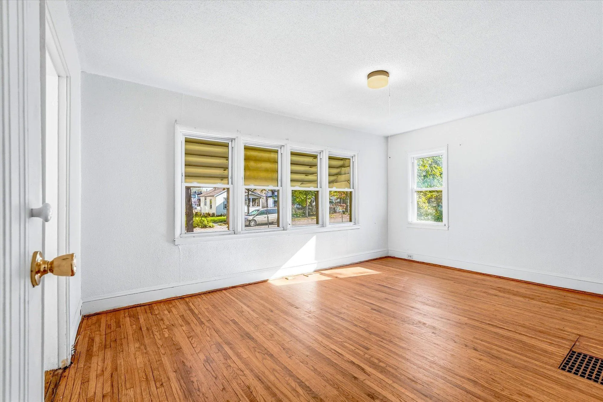 Photo 8 of 3736 18th S Avenue