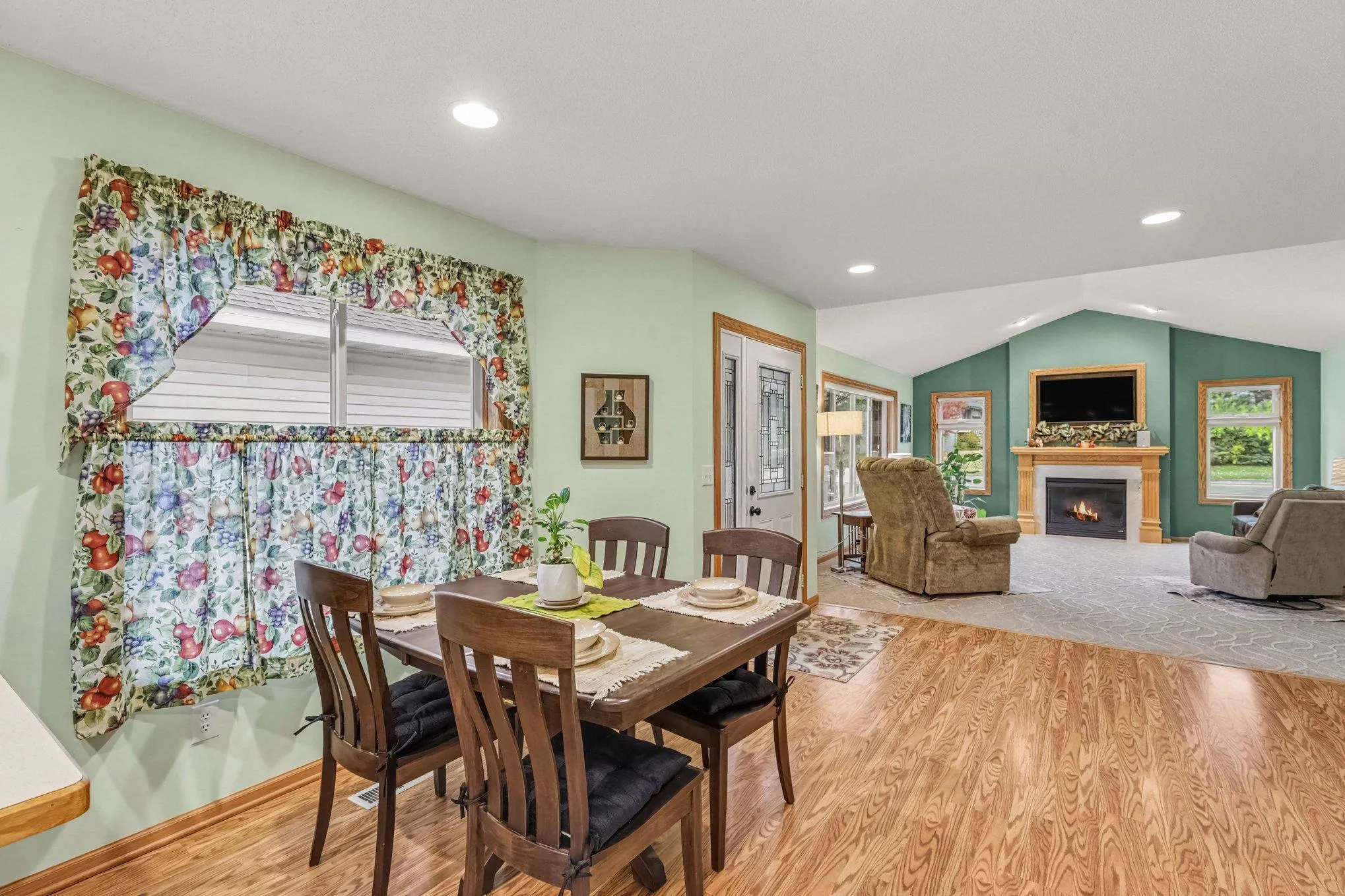 Photo 5 of 11783 Xenia Nw Street