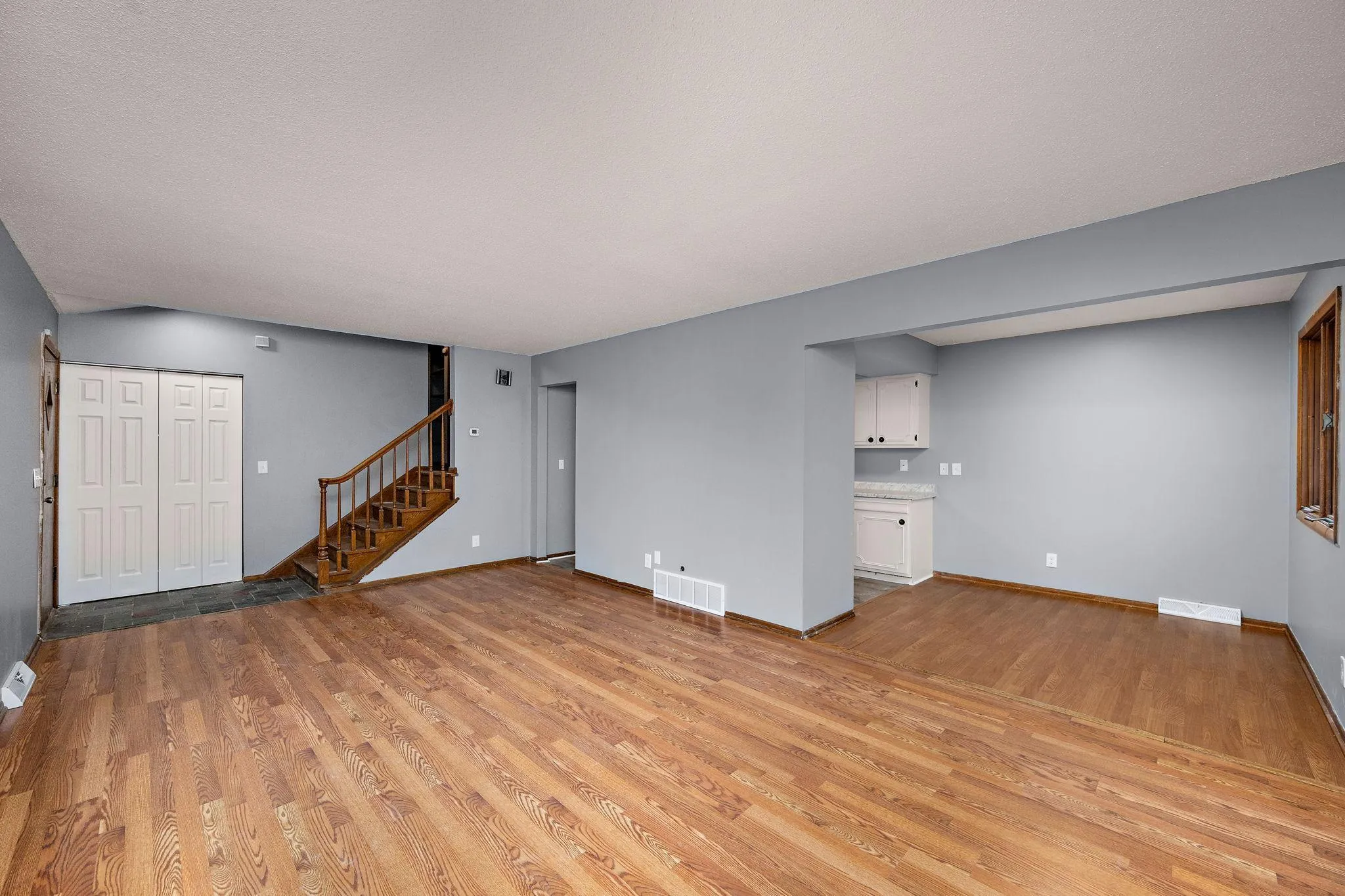 Photo 4 of 801 E 71st Street