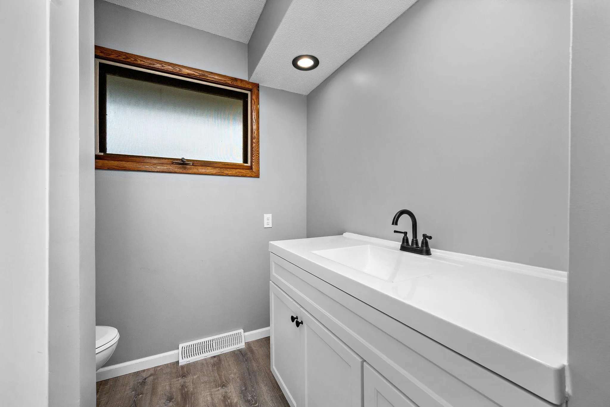 Photo 13 of 801 E 71st Street