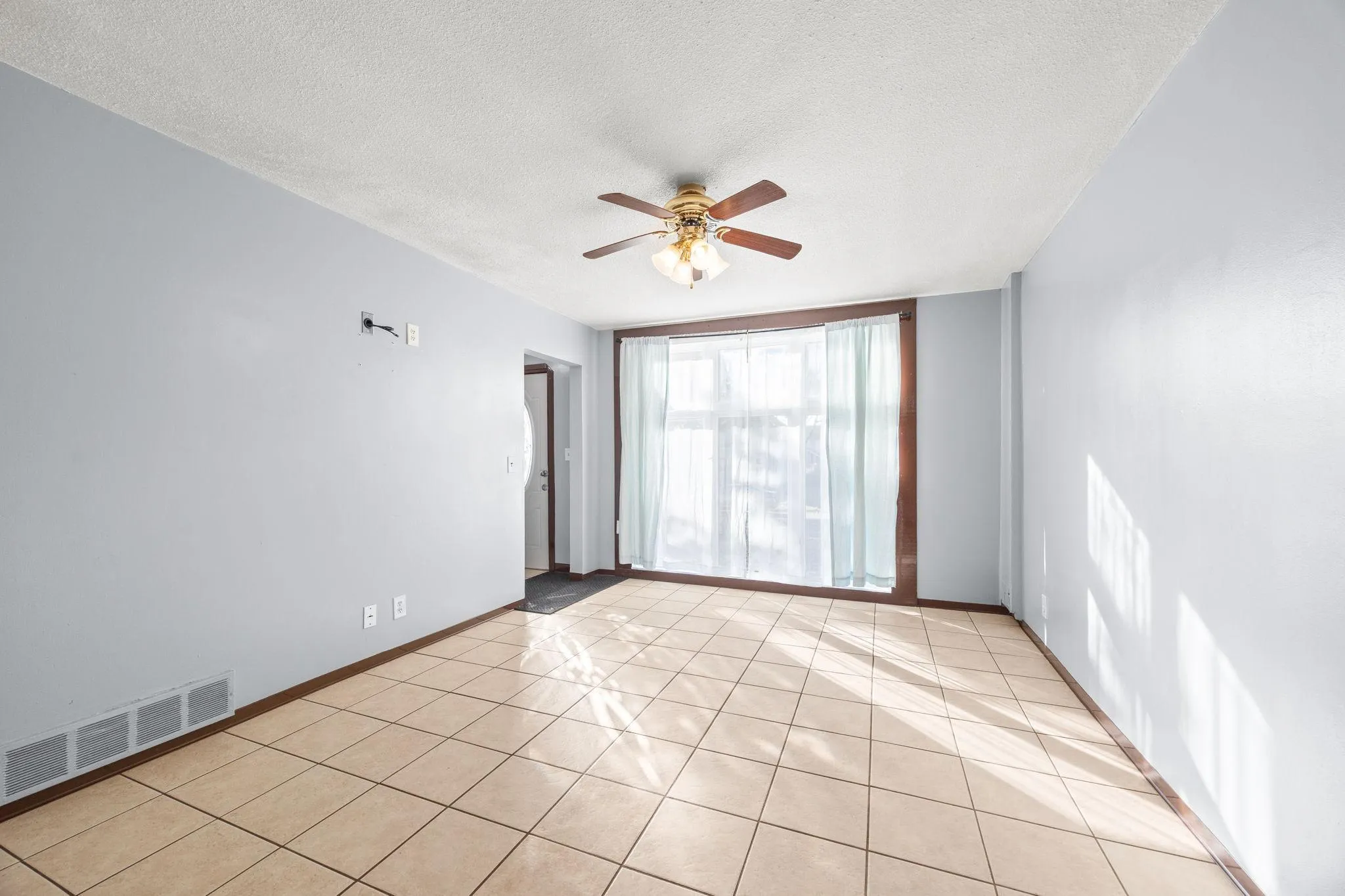 Photo 9 of 307 Charles Avenue