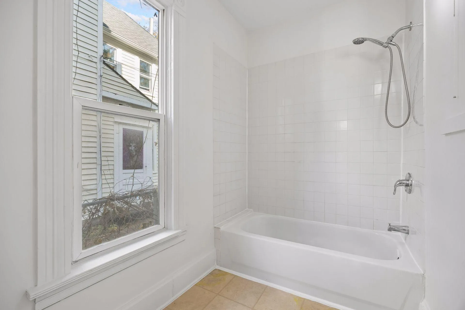 Photo 11 of 2925 Harriet Avenue