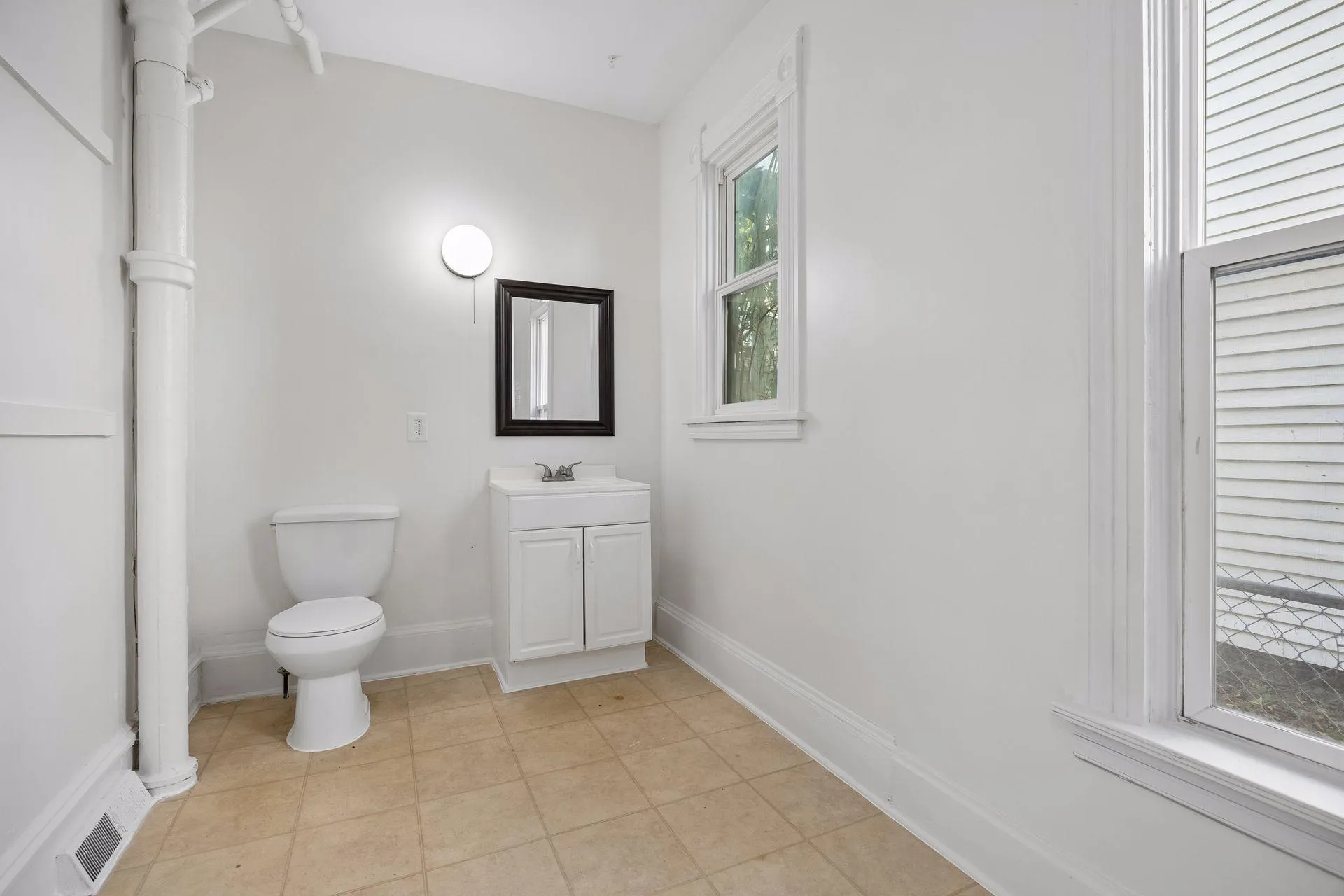 Photo 10 of 2925 Harriet Avenue