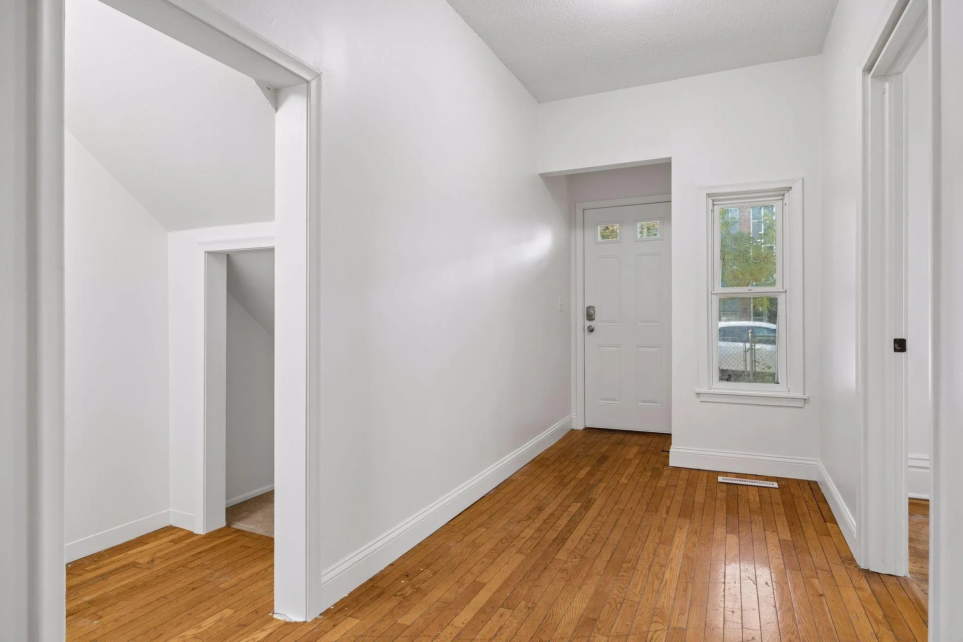 Photo 5 of 2925 Harriet Avenue