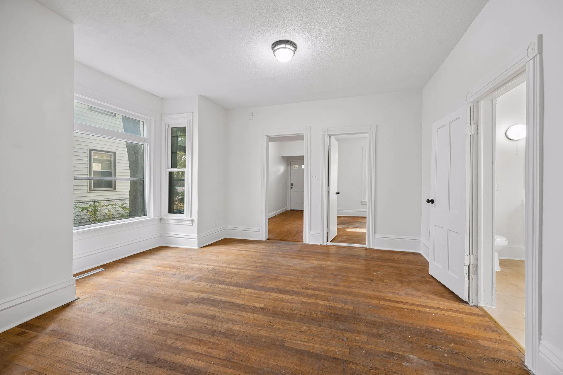 Photo 8 of 2925 Harriet Avenue