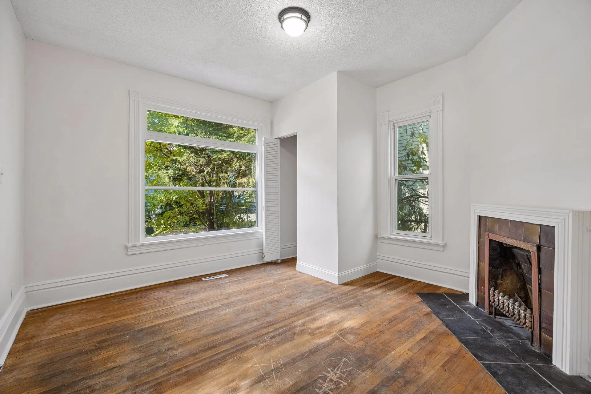Photo 6 of 2925 Harriet Avenue