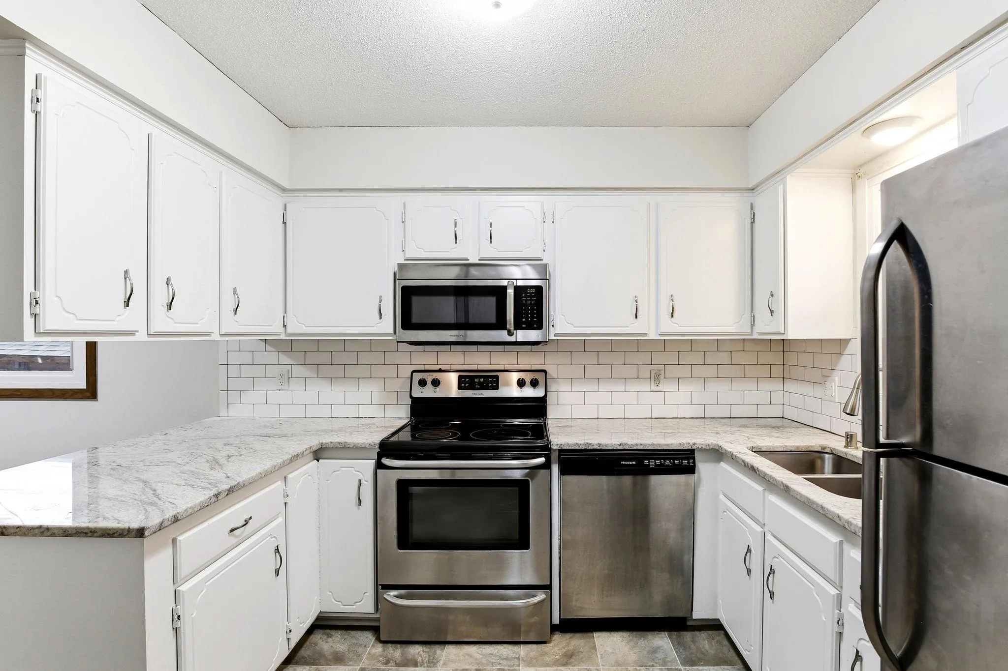 Photo 13 of 936 Jefferson Avenue
