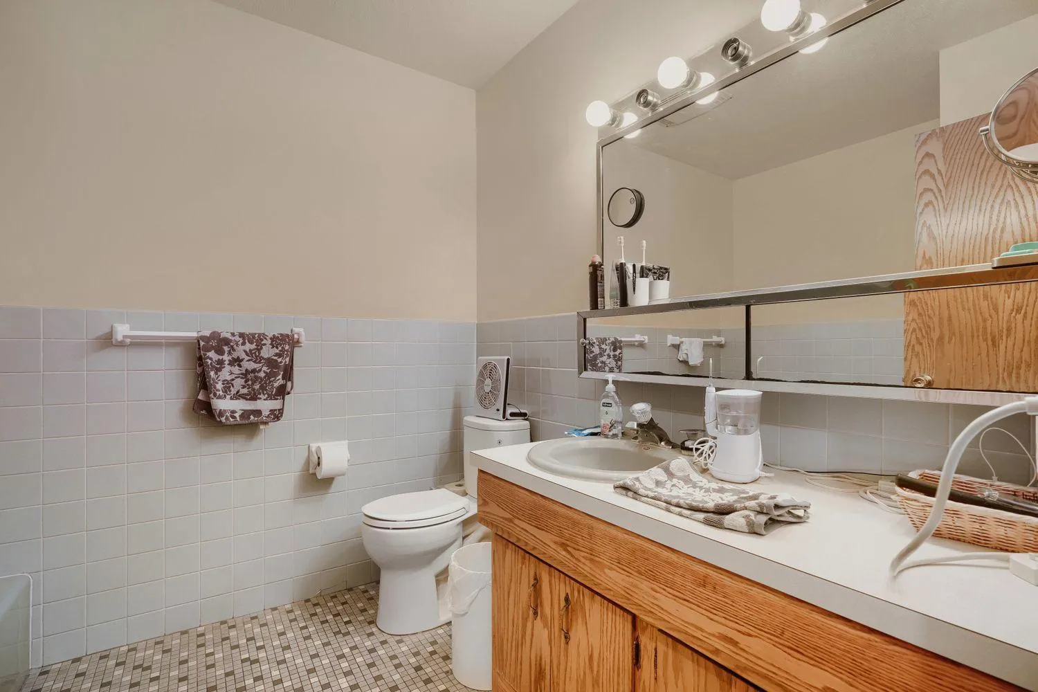 Photo 11 of 2100 Tamarack Lane