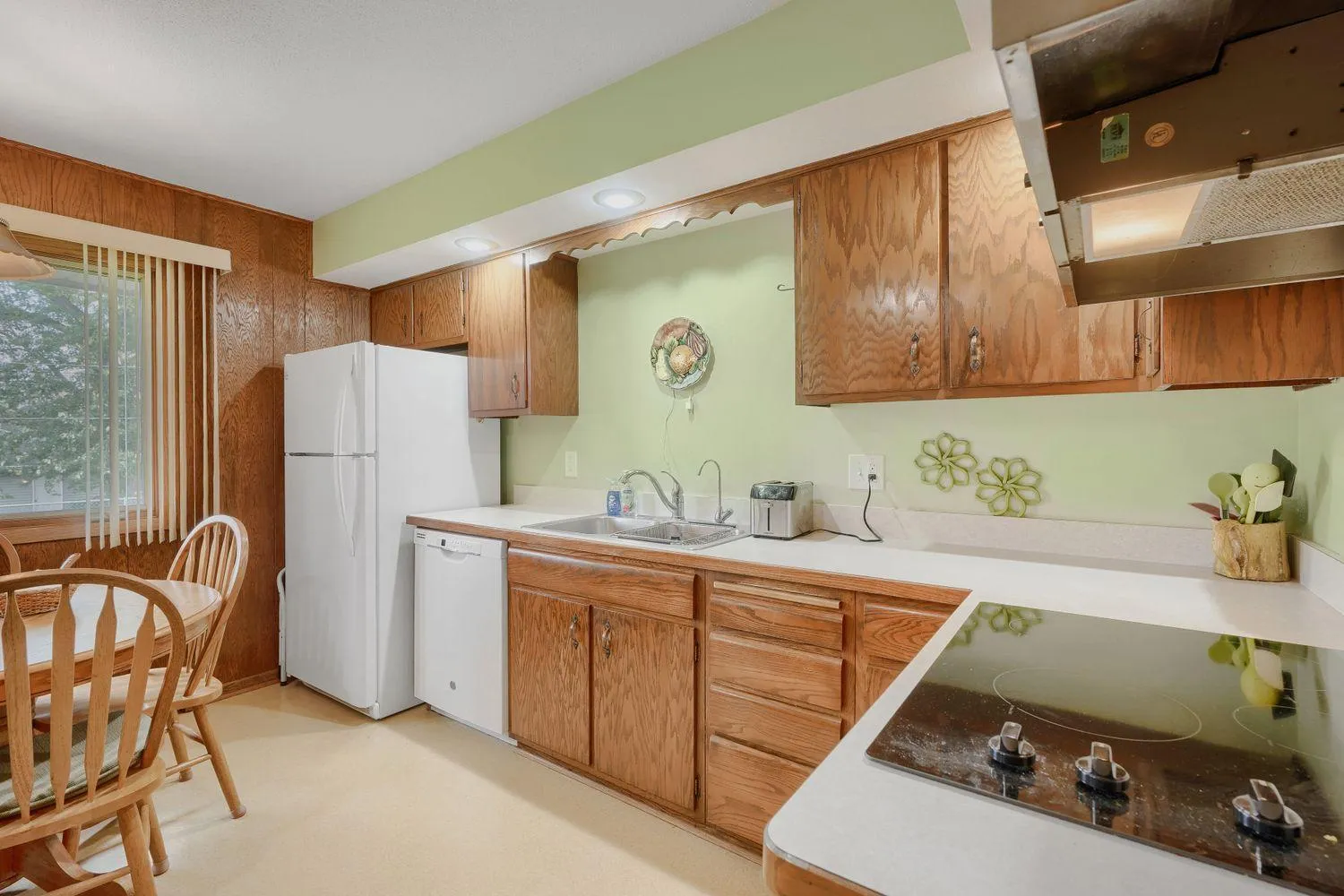 Photo 8 of 2100 Tamarack Lane