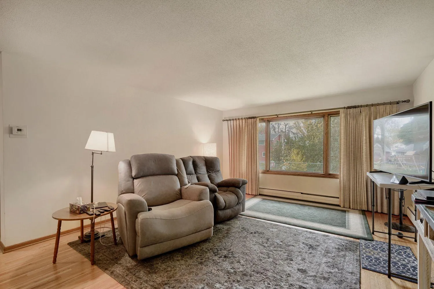 Photo 5 of 2100 Tamarack Lane