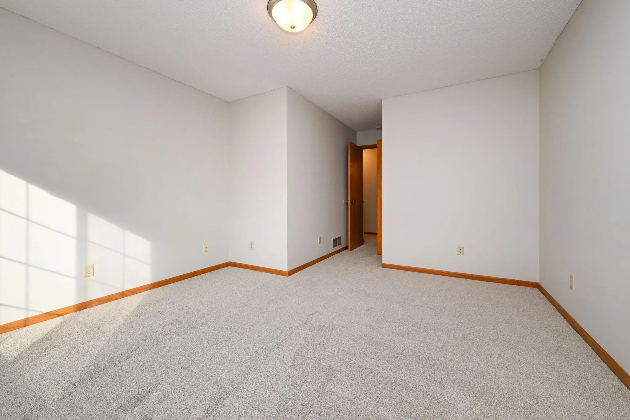 Photo 13 of 1067 S Fillmore Ne Circle