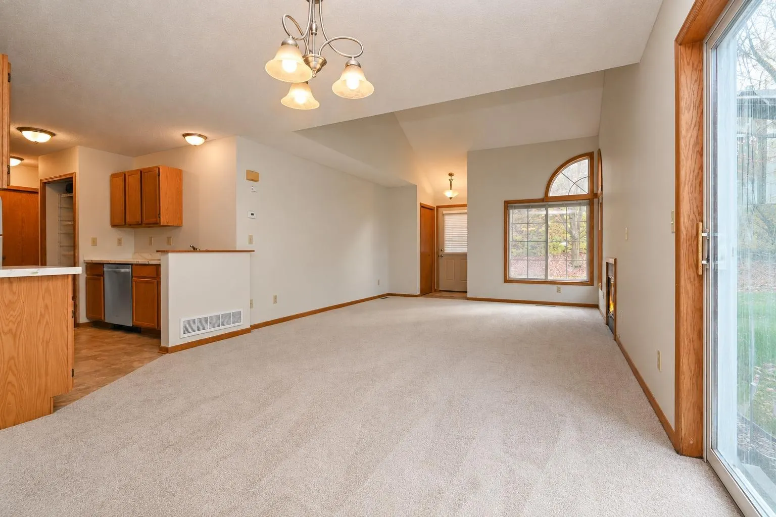 Photo 6 of 1067 S Fillmore Ne Circle