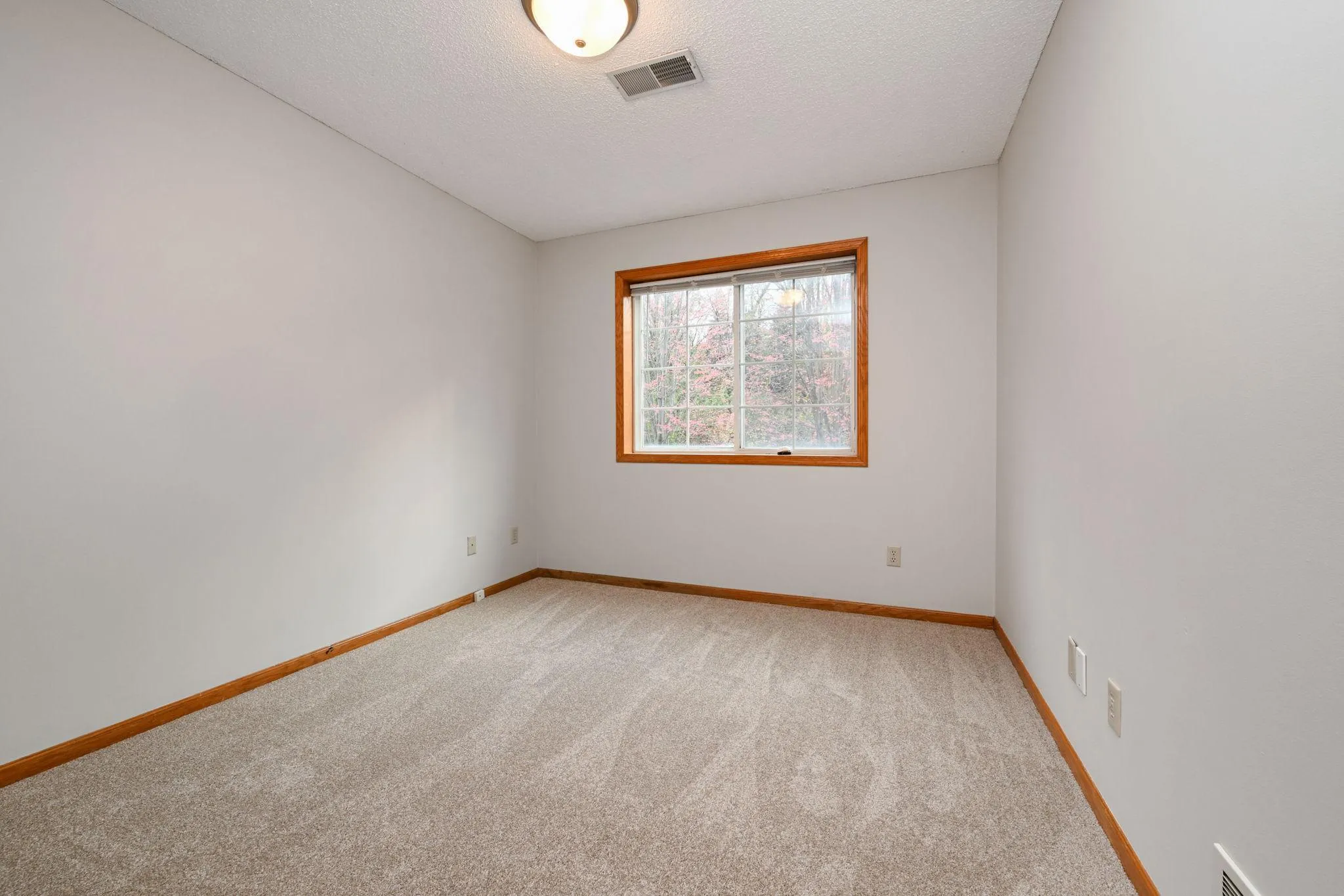 Photo 17 of 1067 S Fillmore Ne Circle