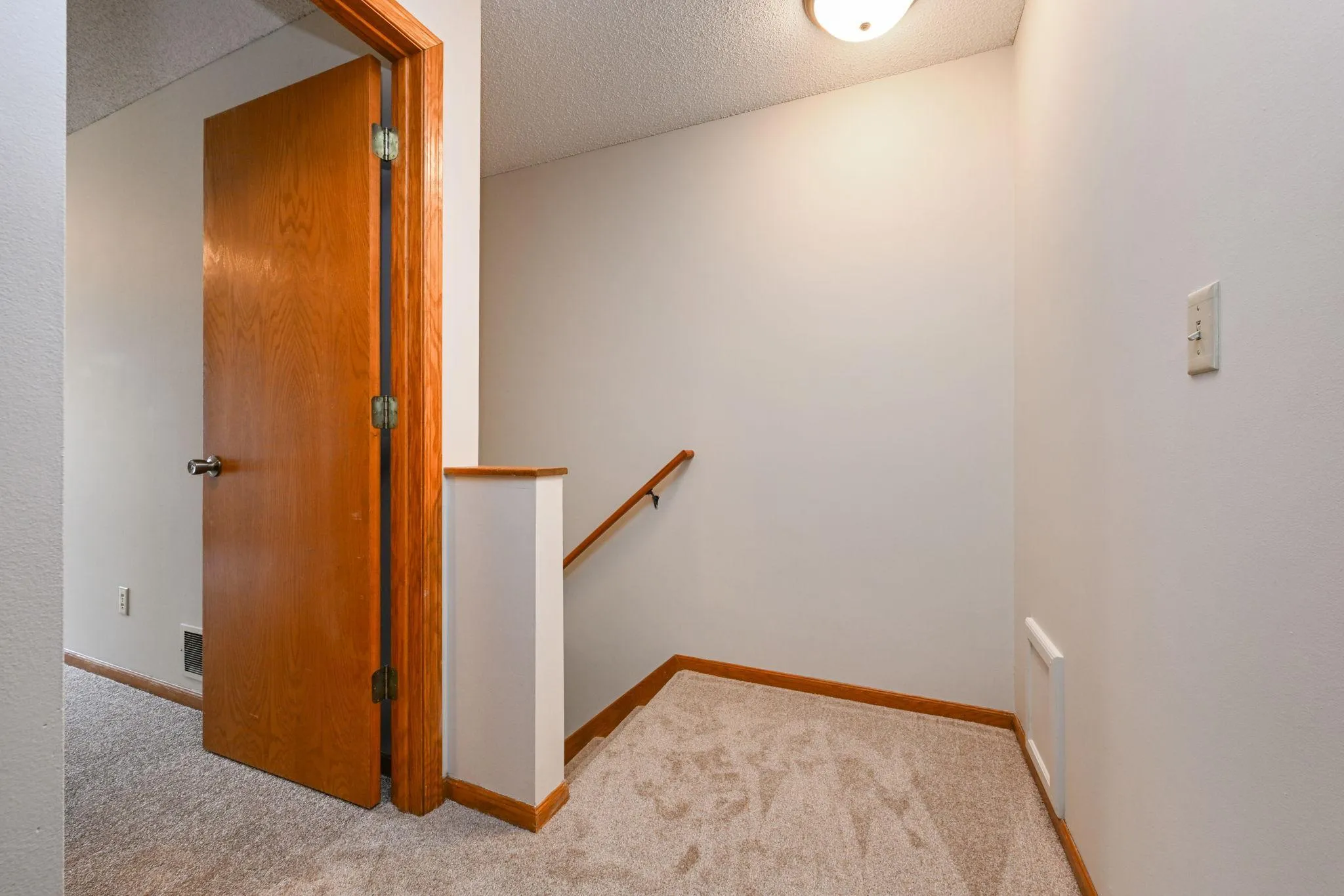 Photo 11 of 1067 S Fillmore Ne Circle