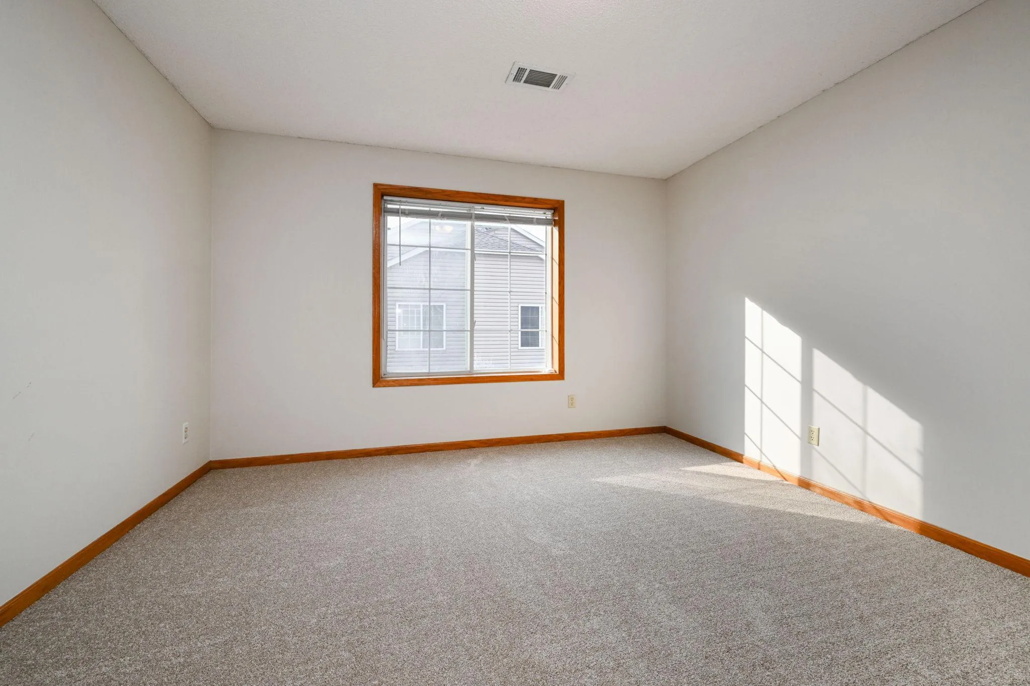 Photo 12 of 1067 S Fillmore Ne Circle