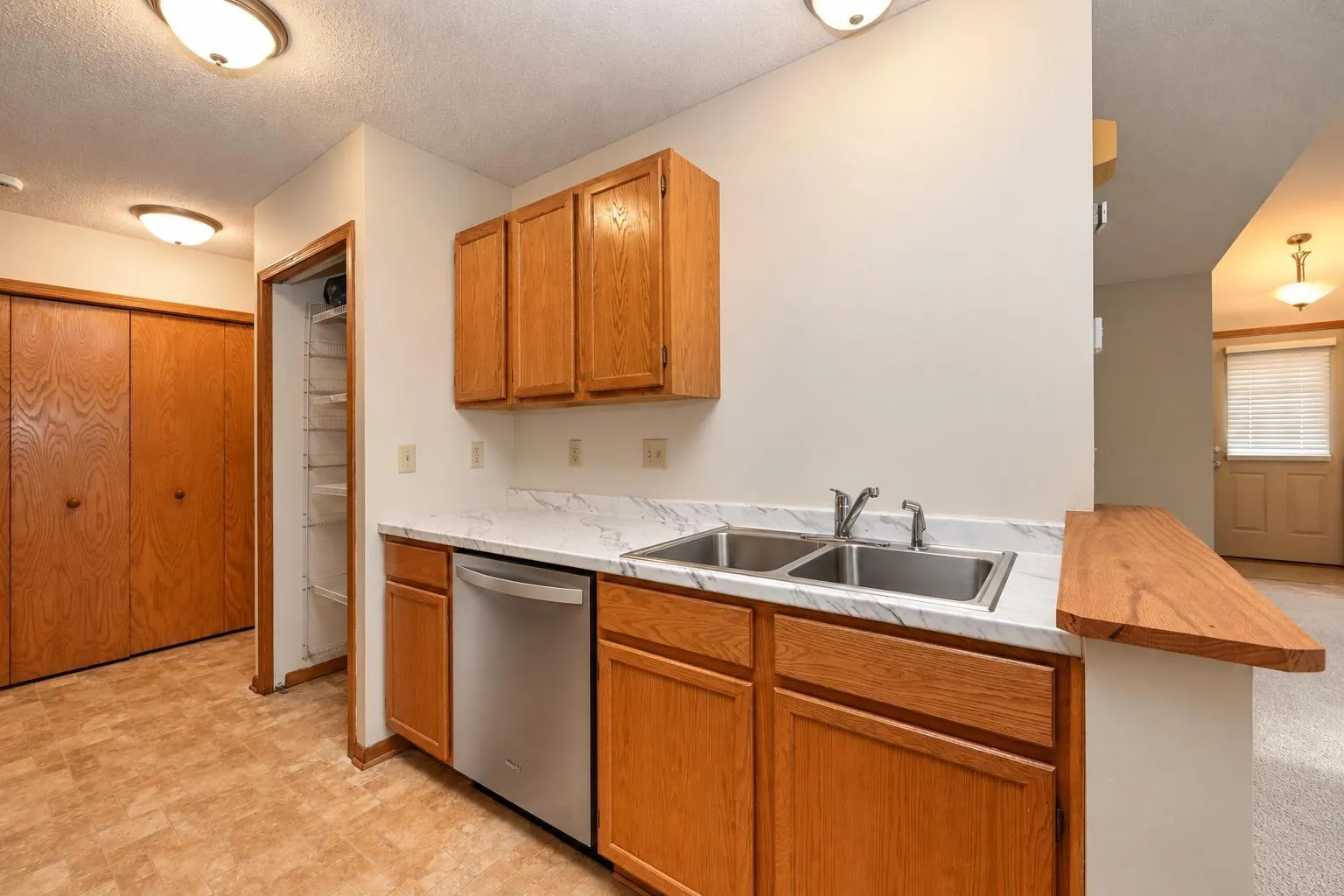 Photo 8 of 1067 S Fillmore Ne Circle