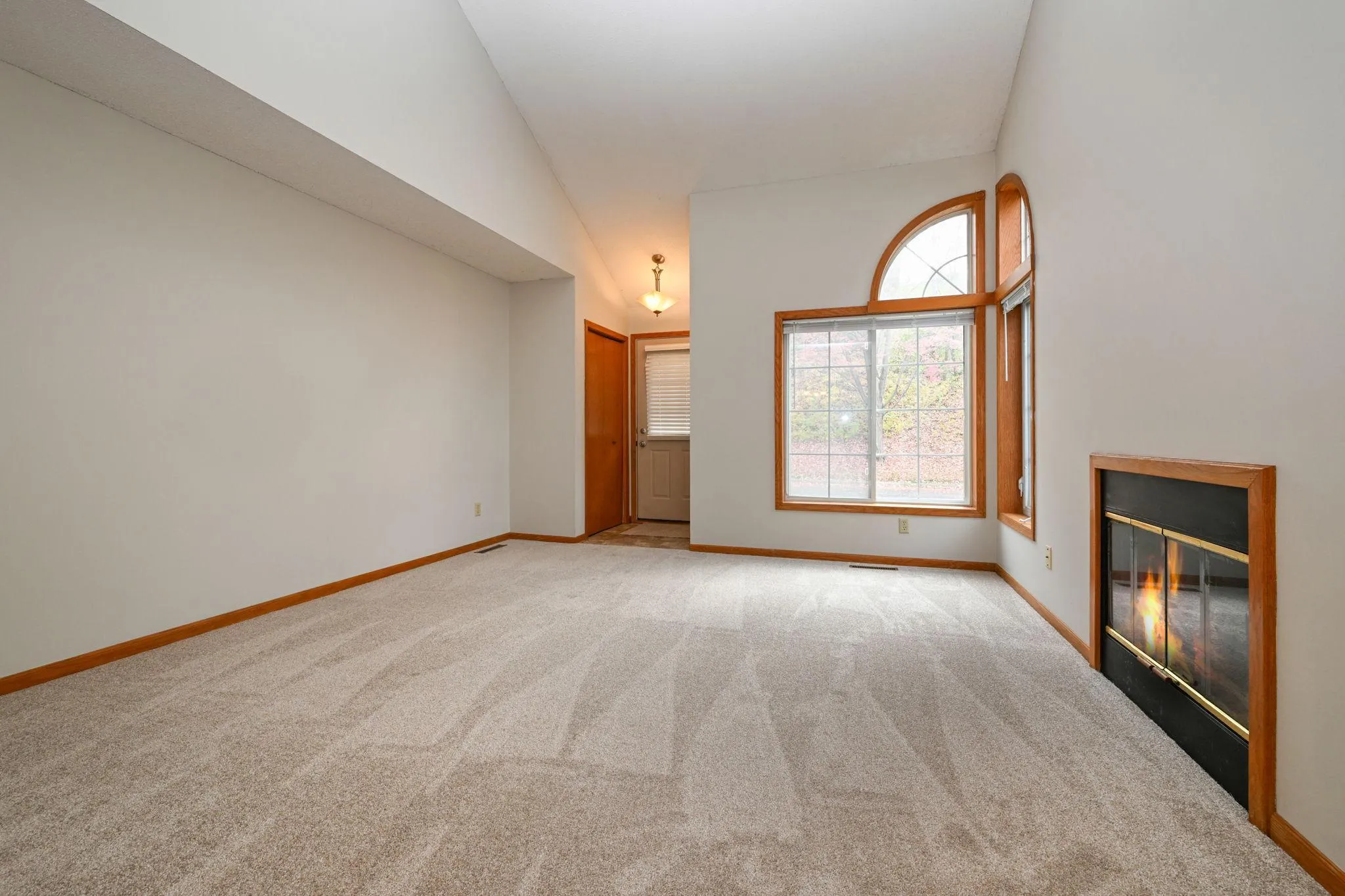 Photo 3 of 1067 S Fillmore Ne Circle