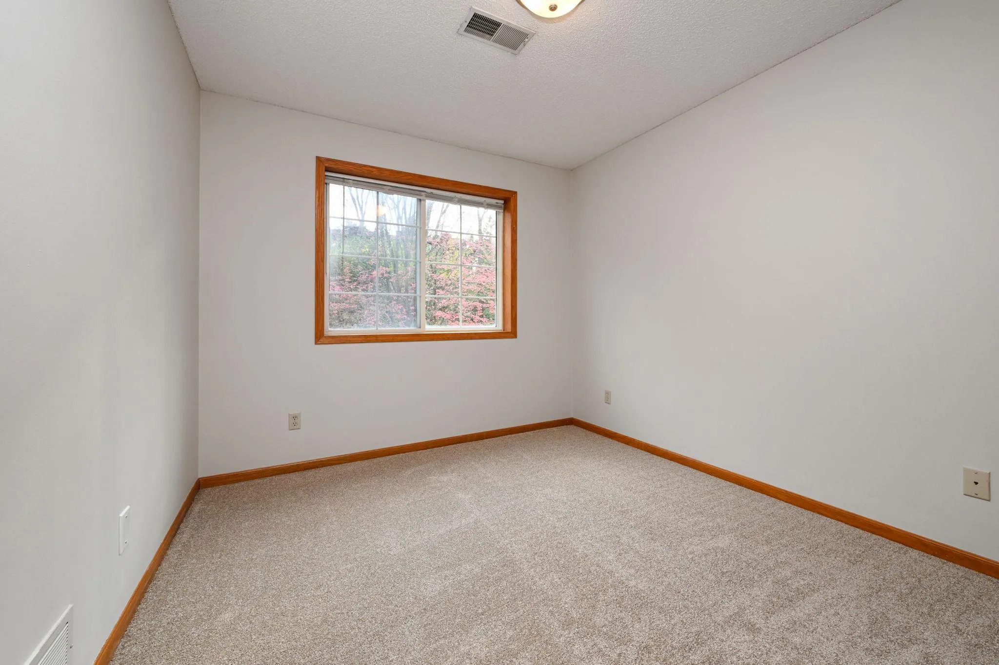 Photo 15 of 1067 S Fillmore Ne Circle