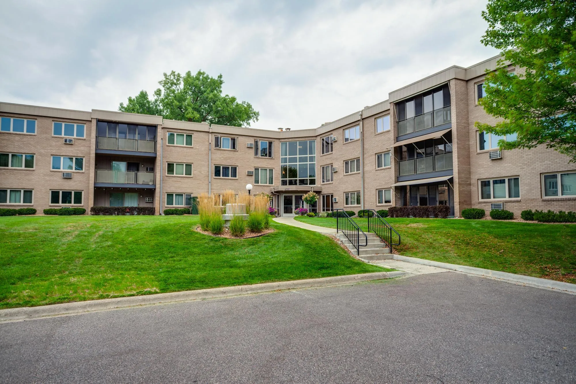 Photo 43 of 4350 Brookside Court Unit 302