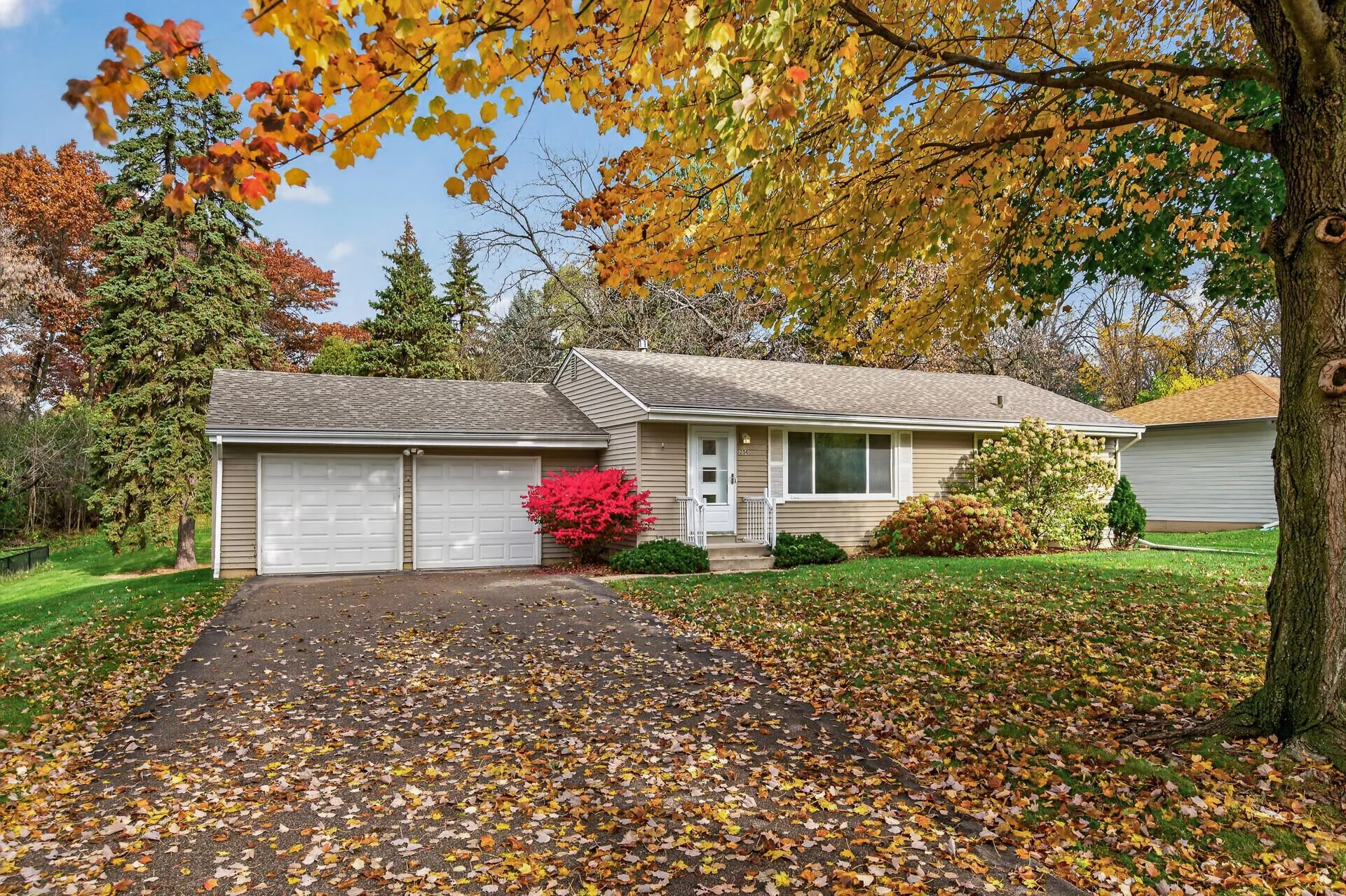 Photo 3 of 204 Woodland Drive