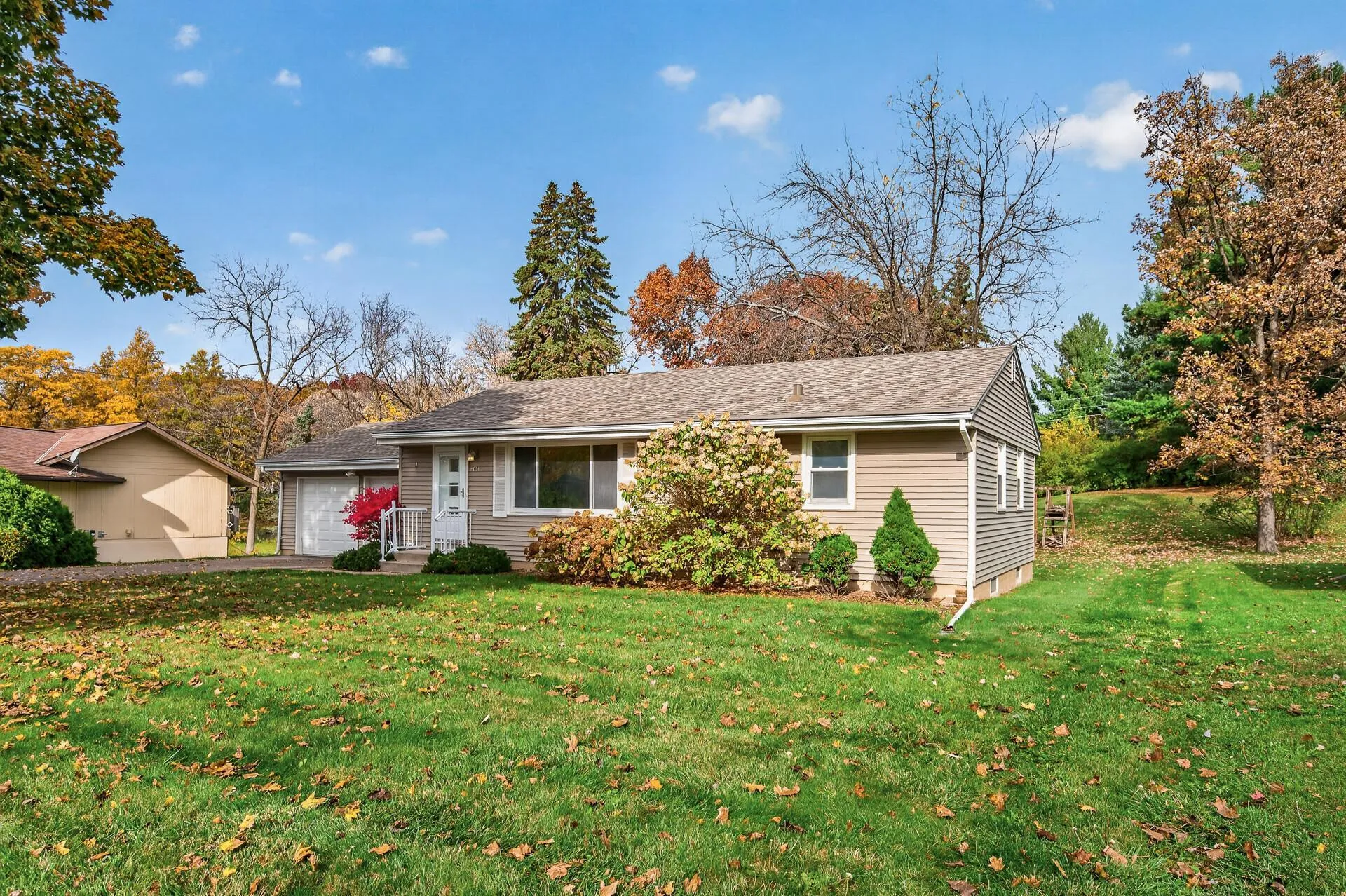 Photo 2 of 204 Woodland Drive