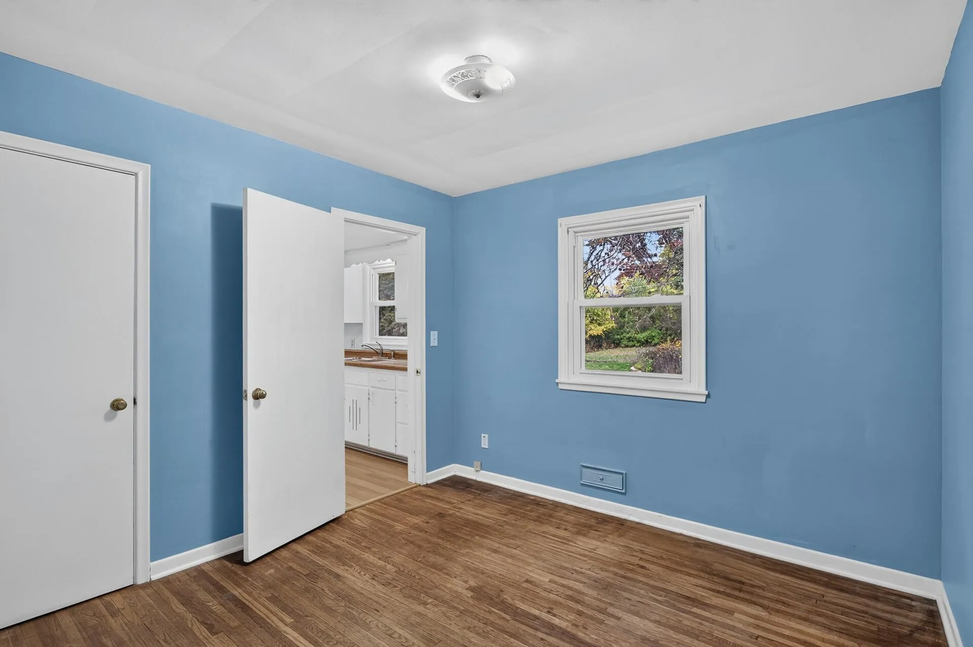 Photo 14 of 204 Woodland Drive
