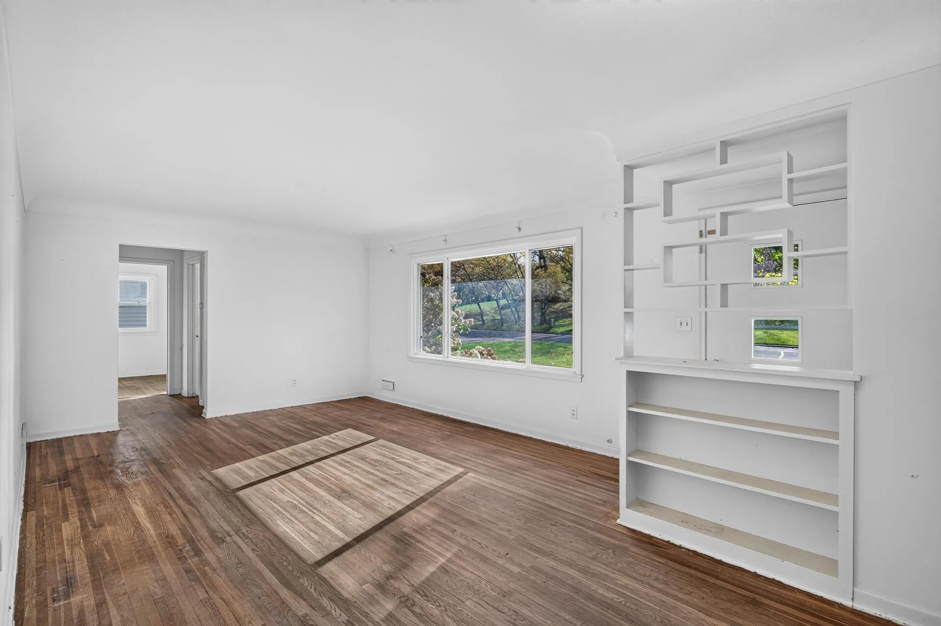 Photo 7 of 204 Woodland Drive
