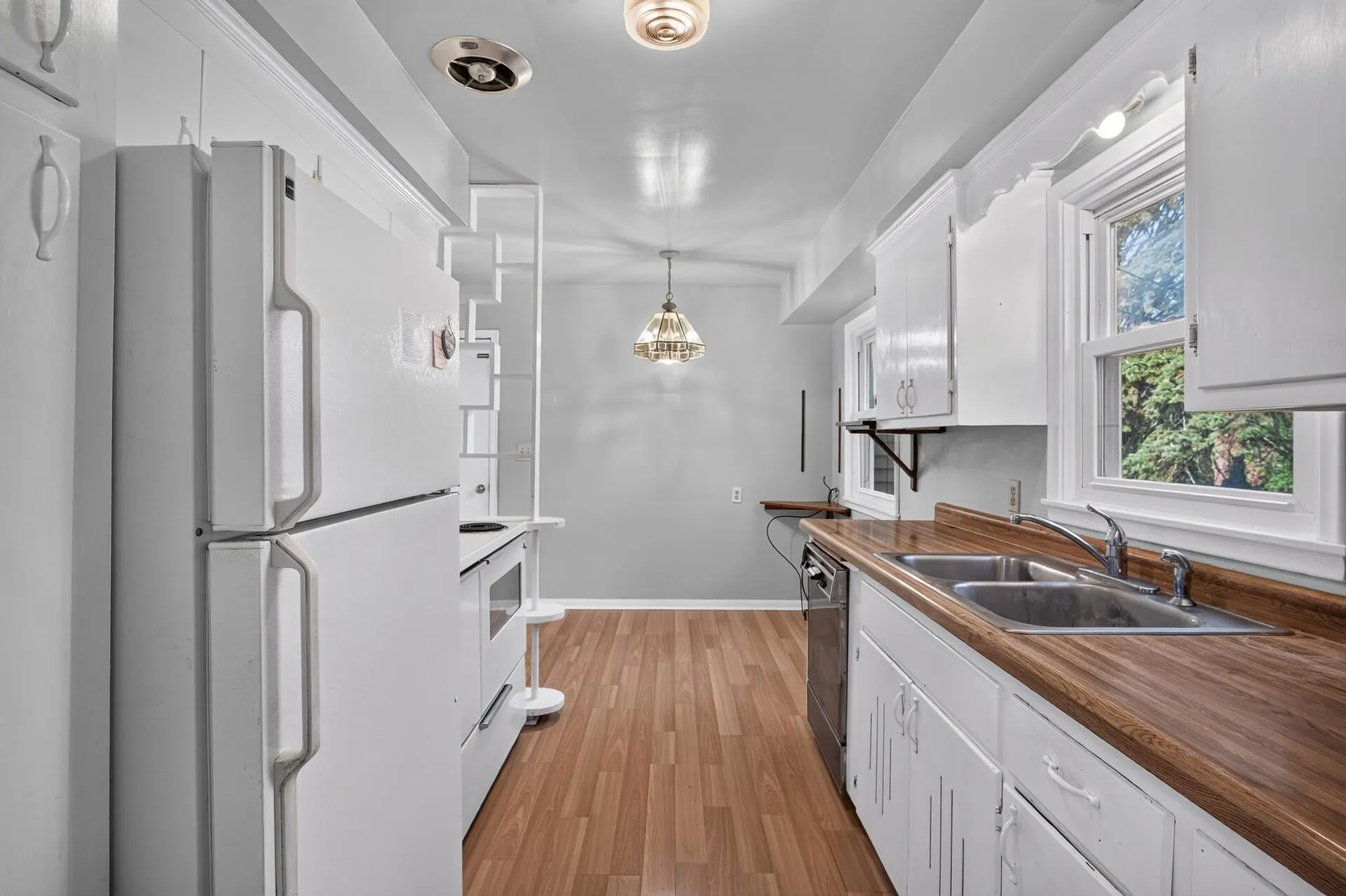 Photo 11 of 204 Woodland Drive