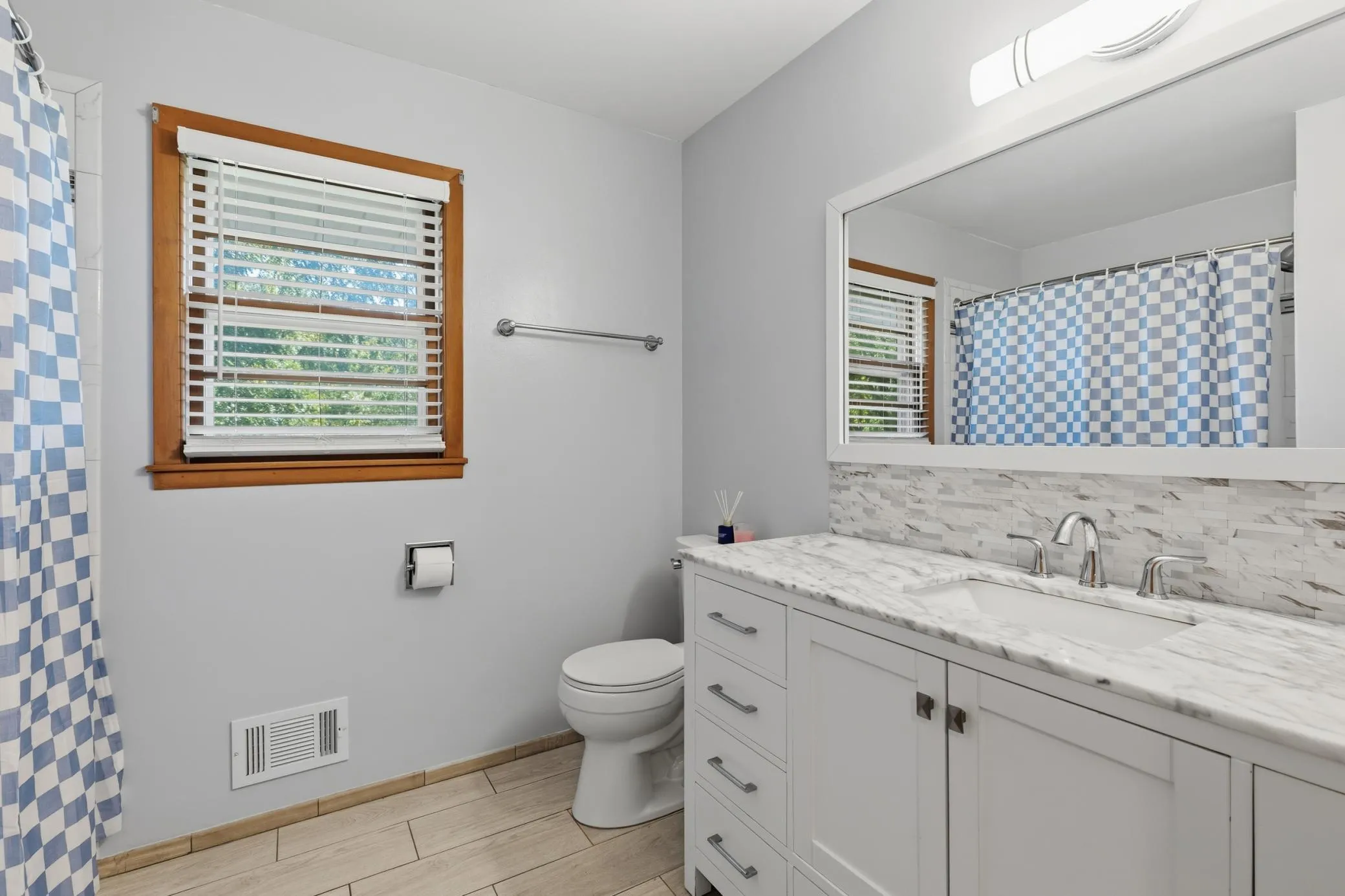 Photo 9 of 1300 Lakeview Avenue