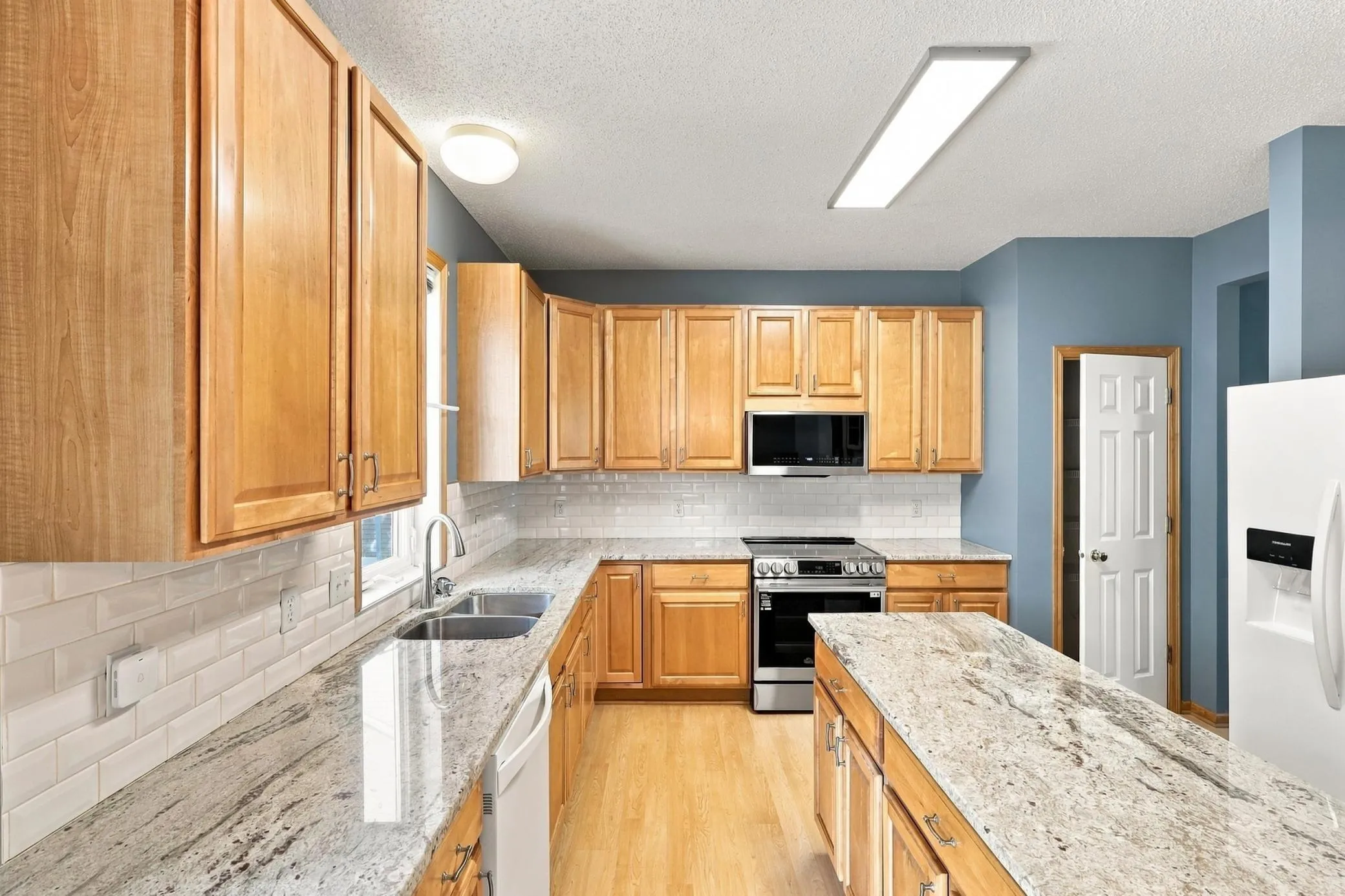 Photo 2 of 1560 Oakbrooke Terrace