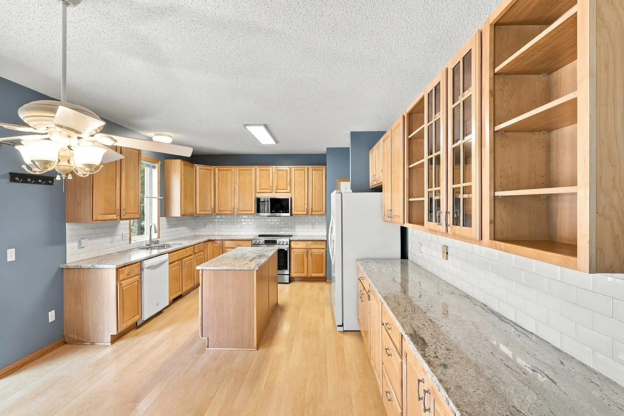 Photo 5 of 1560 Oakbrooke Terrace