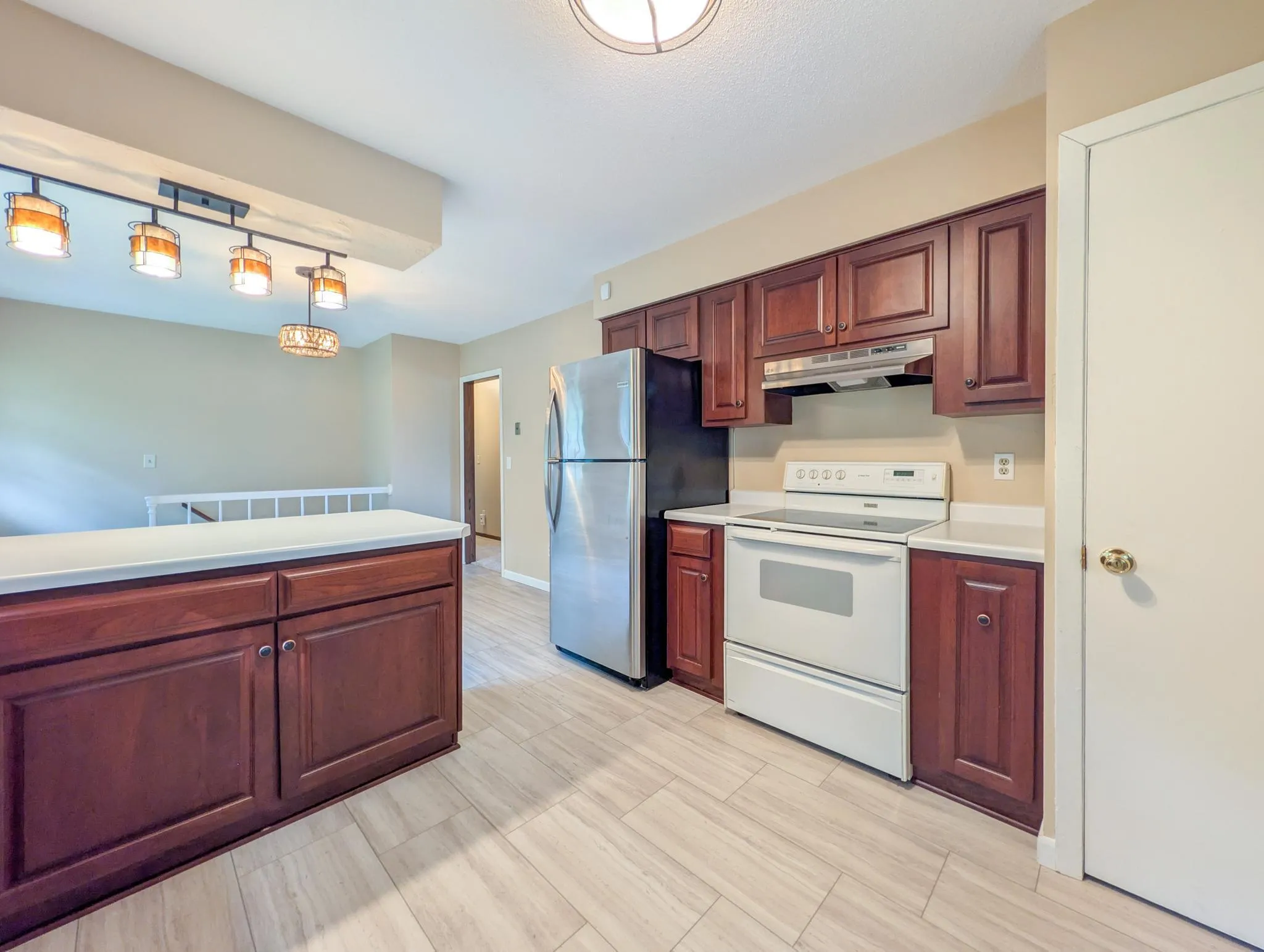 Photo 3 of 2601 Brookview Drive