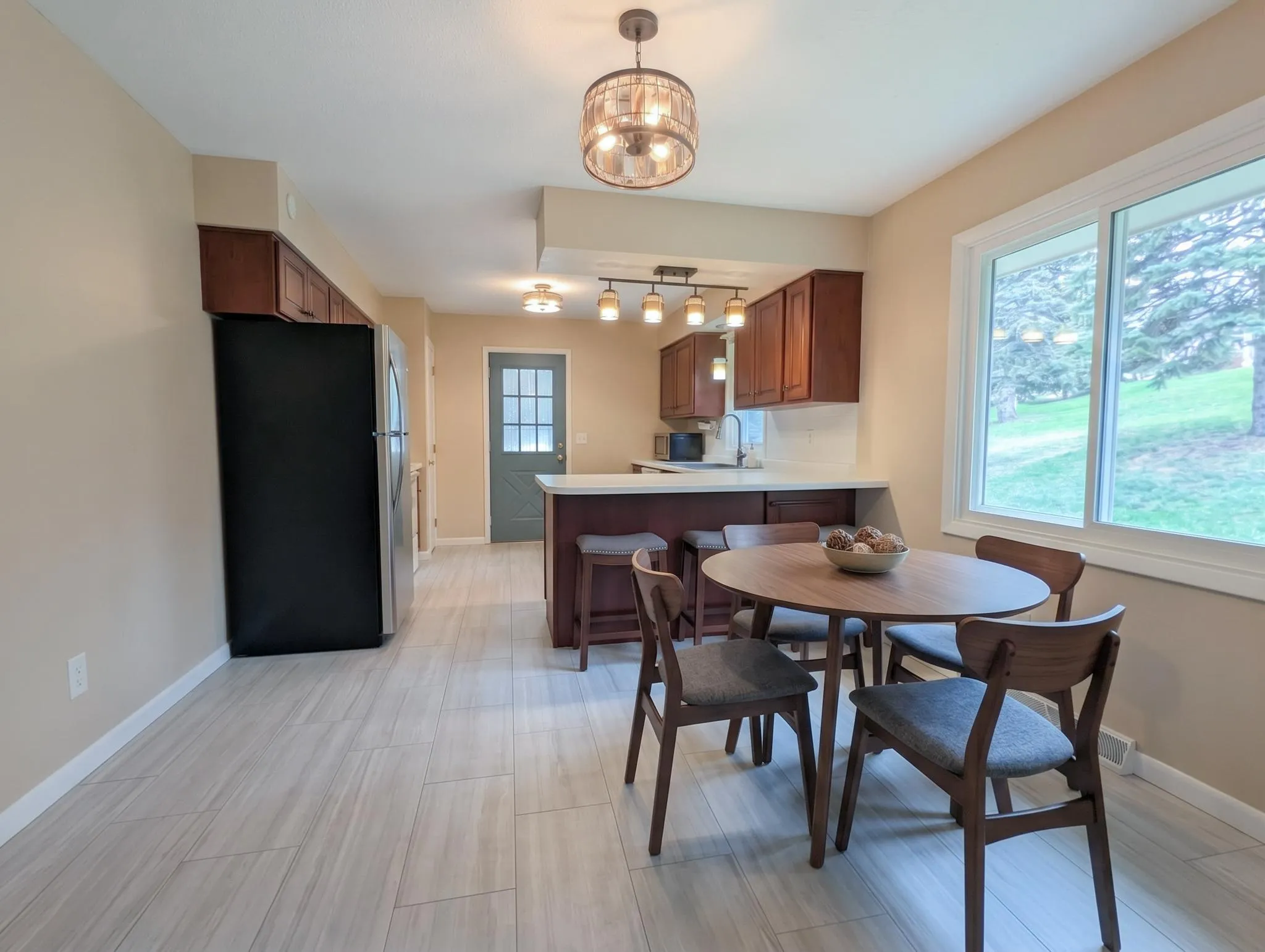 Photo 4 of 2601 Brookview Drive