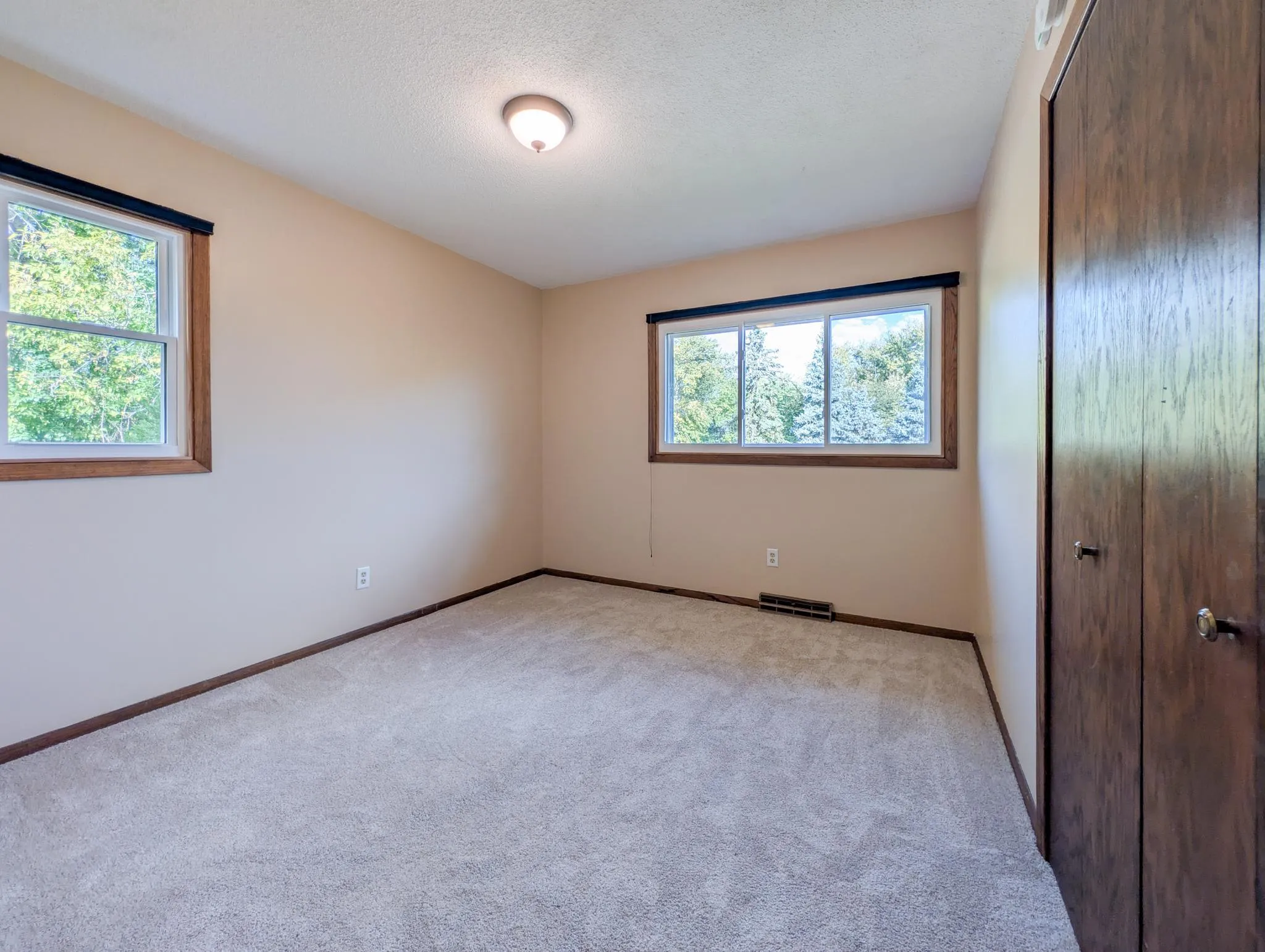 Photo 10 of 2601 Brookview Drive