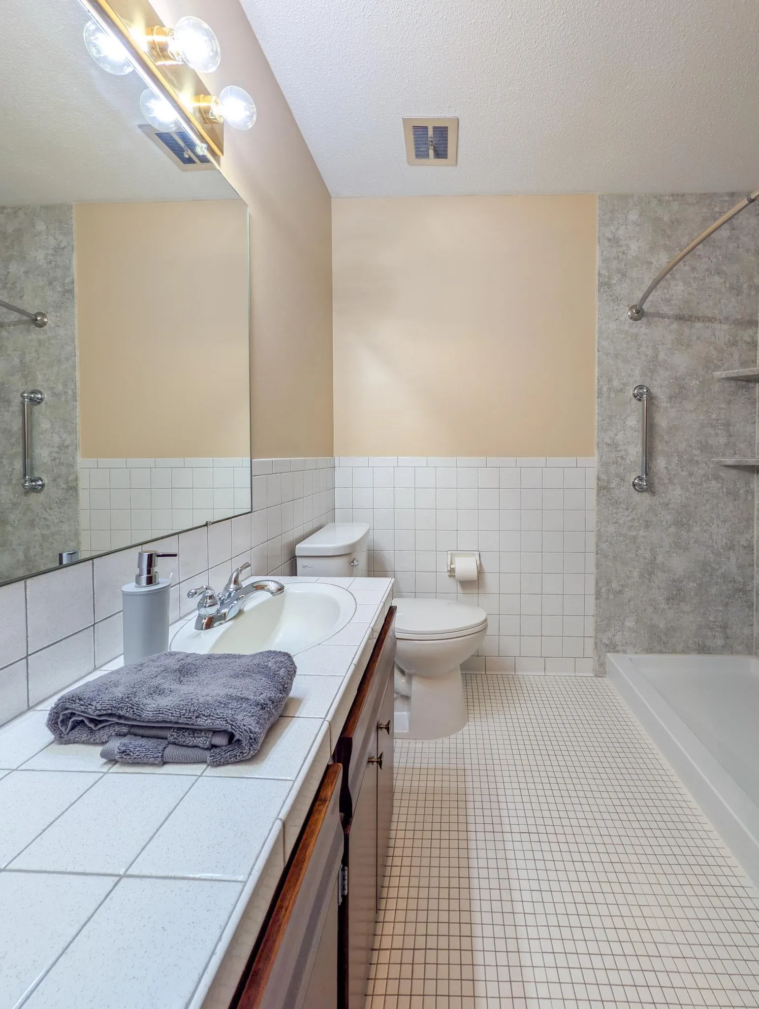Photo 12 of 2601 Brookview Drive