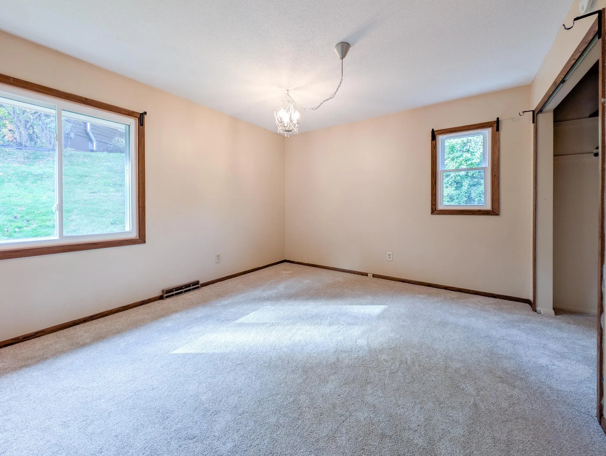 Photo 8 of 2601 Brookview Drive