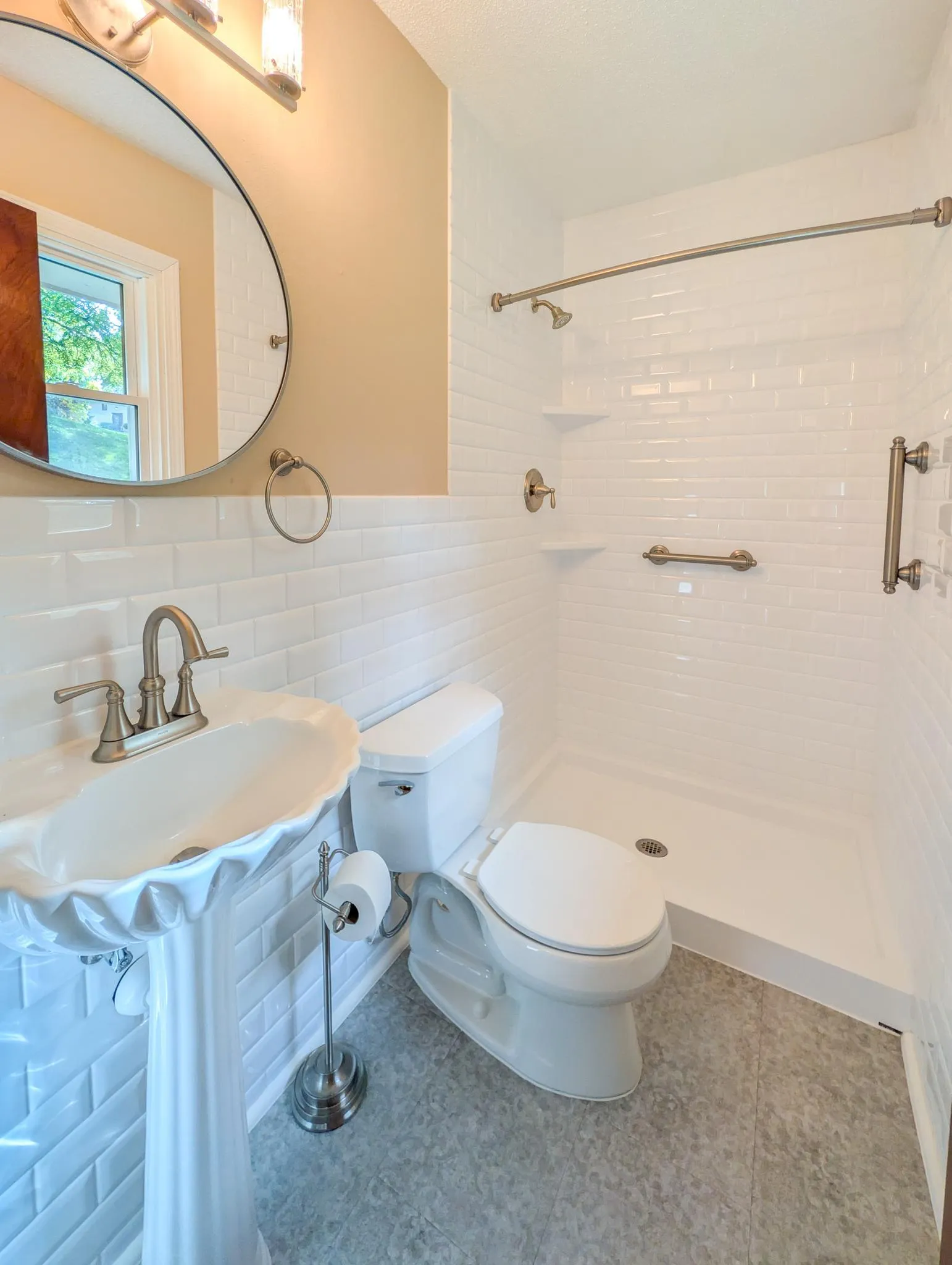 Photo 9 of 2601 Brookview Drive