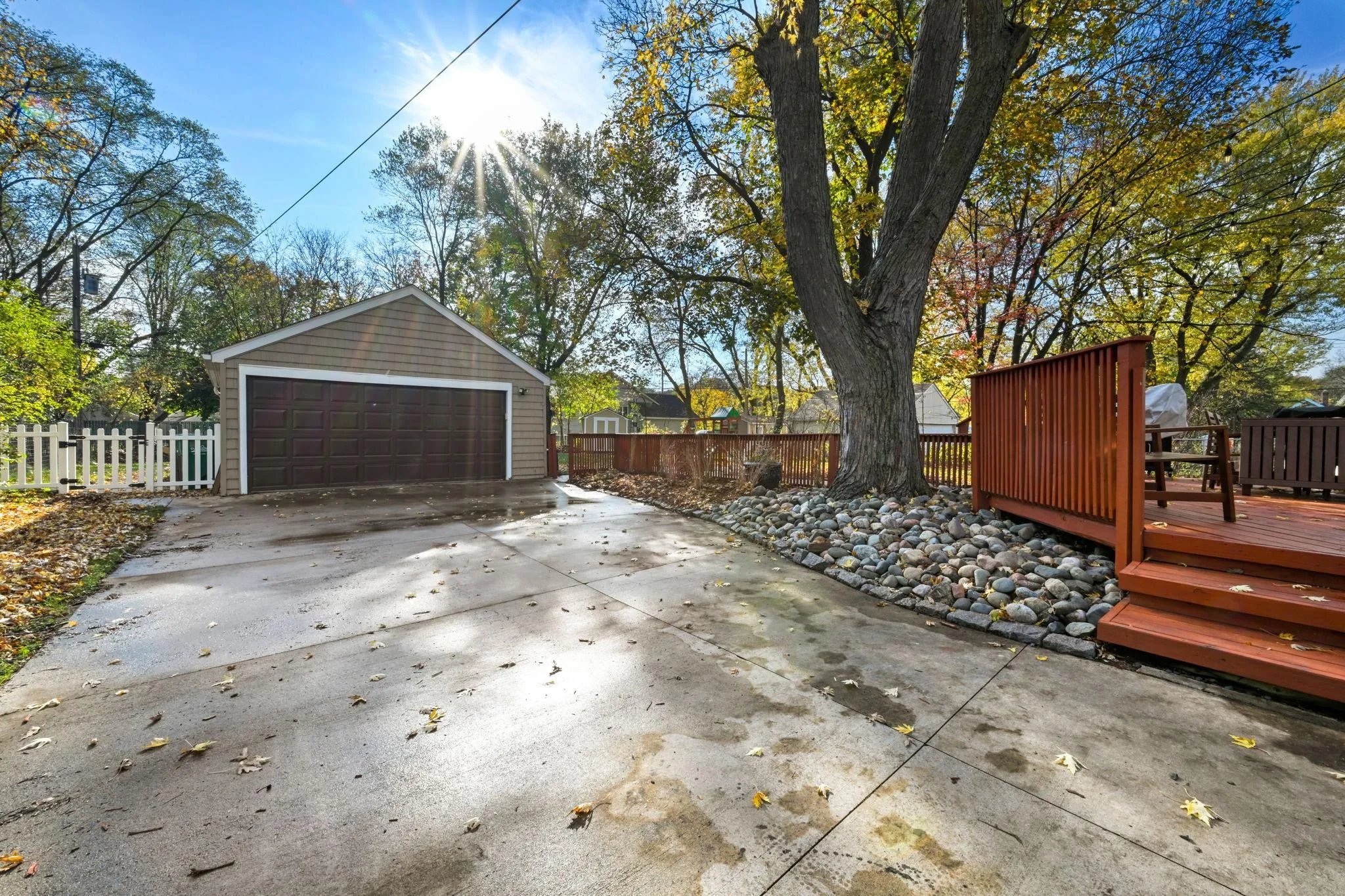 Photo 32 of 848 Sandhurst W Drive